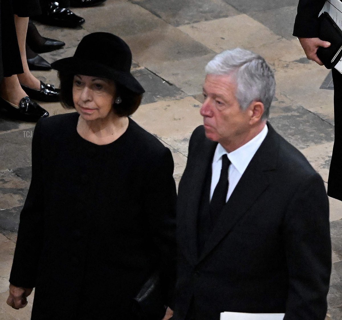 La Granduchessa Maria Teresa (L) e il Granduca Henri di Lussemburgo partono dall'Abbazia di Westminster durante il Funerale di Stato della Regina Elisabetta II il 19 settembre 2022 a Londra, Inghilterra