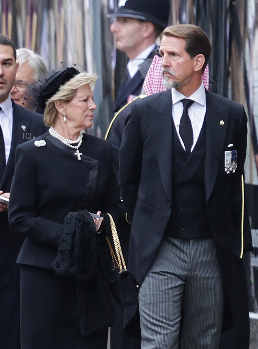 La Regina Anna-Maria di Grecia, Pavlos, Principe Ereditario di Grecia, Charlene, Principessa di Monaco e Alberto II Principe di Monaco arrivano all'Abbazia di Westminster per il Funerale di Stato della Regina Elisabetta II il 19 settembre 2022 a Londra, Inghilterra