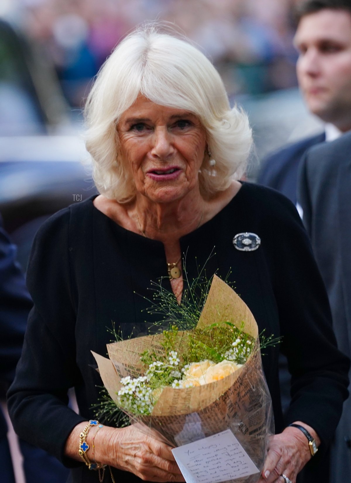 Camilla, Regina Consorte incontra i simpatizzanti mentre torna a Clarence House dal Palazzo di Buckingham lungo il Mall durante una passeggiata improvvisata dopo la morte della Regina Elisabetta II il 10 settembre 2022 a Londra, Regno Unito