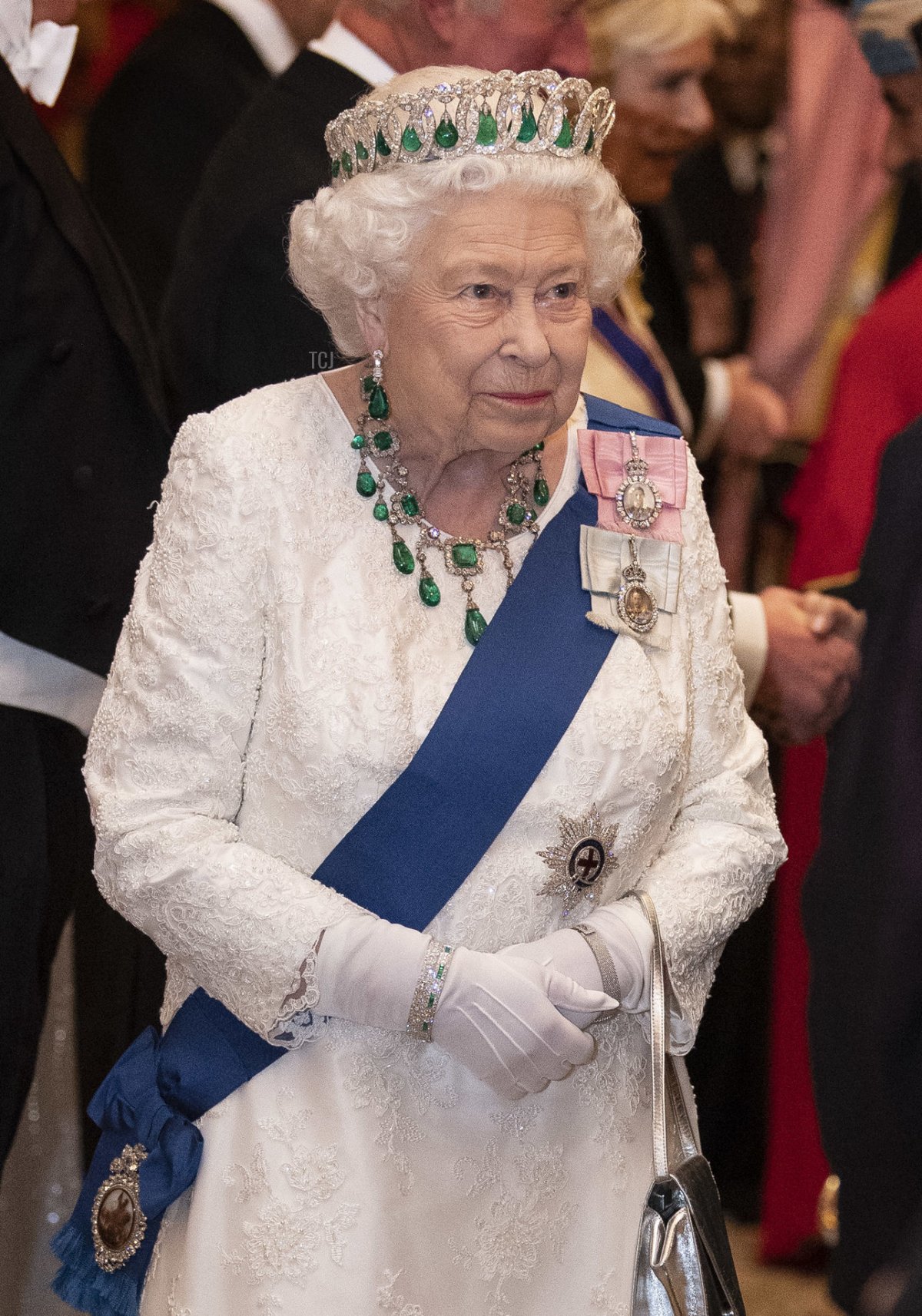 La Regina Elisabetta II a una ricezione serale per membri del Corpo Diplomatico a Buckingham Palace l'11 dicembre 2019 a Londra, Inghilterra