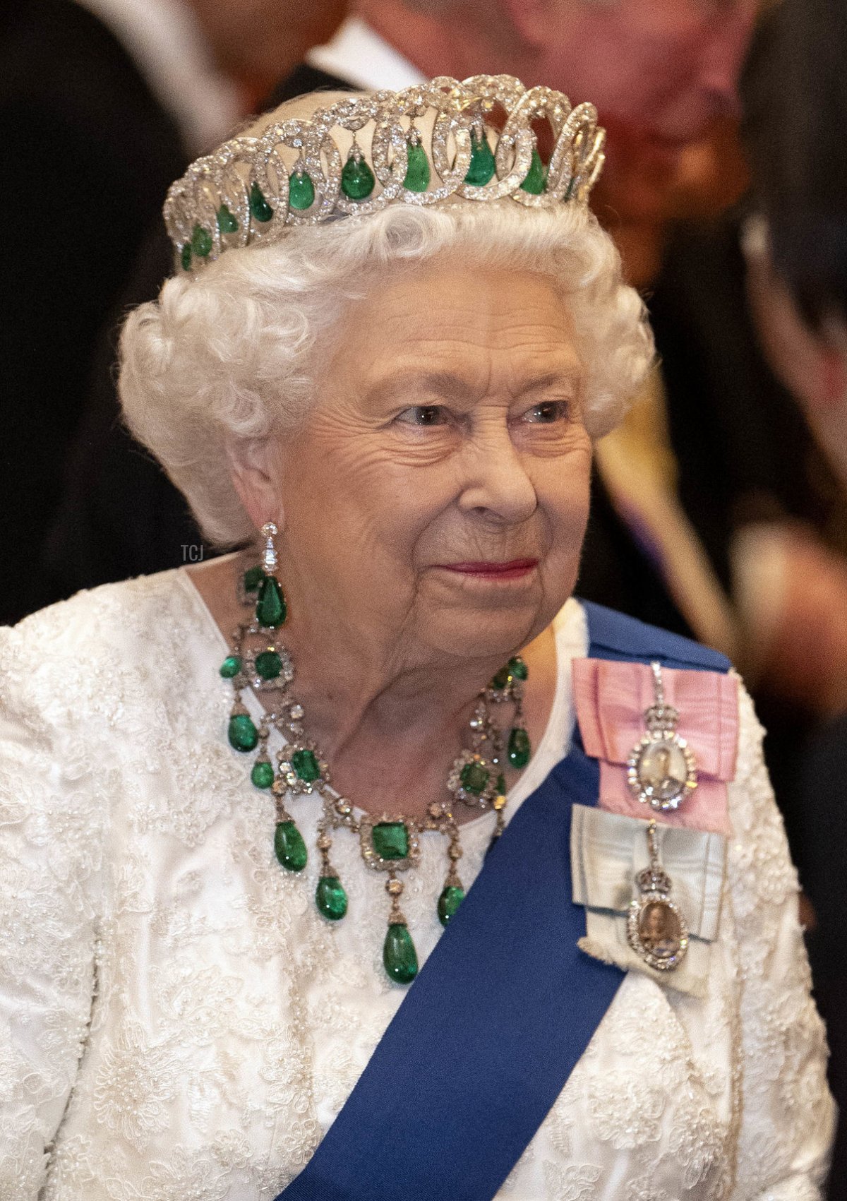 La Regina Elisabetta II a una ricezione serale per membri del Corpo Diplomatico a Buckingham Palace l'11 dicembre 2019 a Londra, Inghilterra