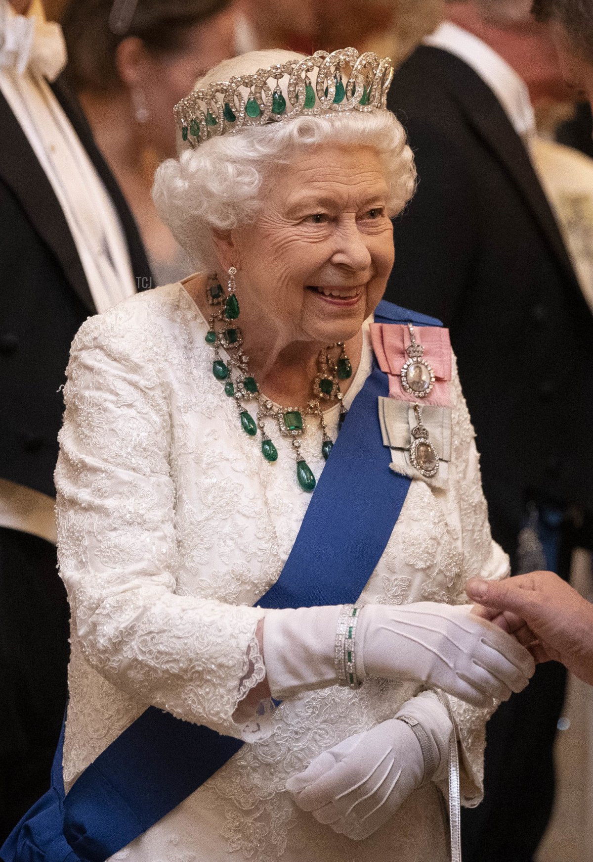 La Regina Elisabetta II a una ricezione serale per membri del Corpo Diplomatico a Buckingham Palace l'11 dicembre 2019 a Londra, Inghilterra