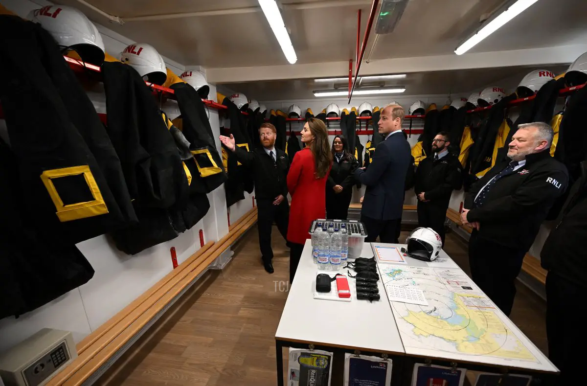 William e Catherine visitano la RNLI Holyhead Lifeboat Station.