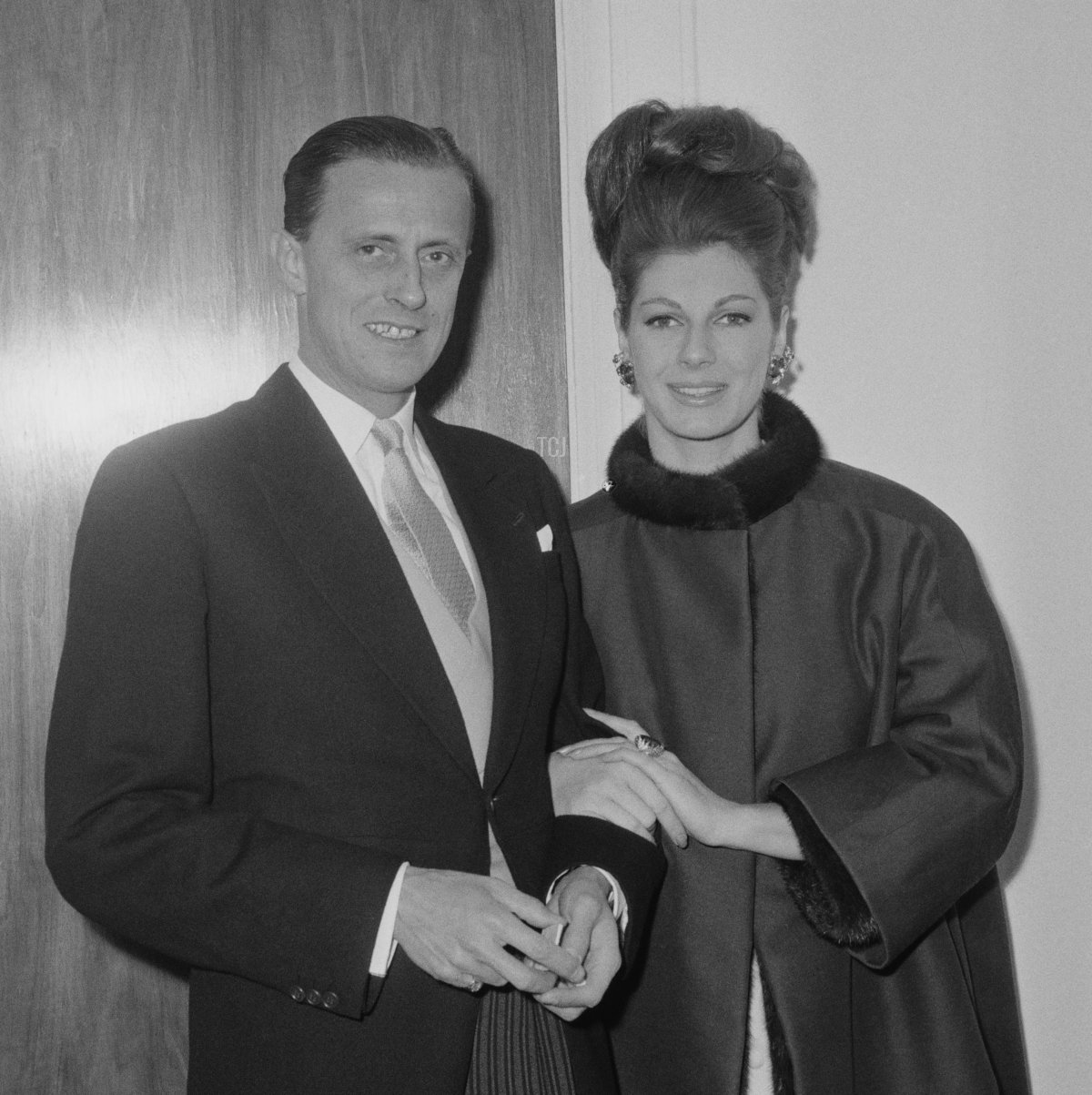 Dutch industrialist and art collector Hans Heinrich Thyssen-Bornemisza (1921 - 2002) with his wife, New Zealand fashion model Fiona Campbell-Walter, UK, 1st April 1964