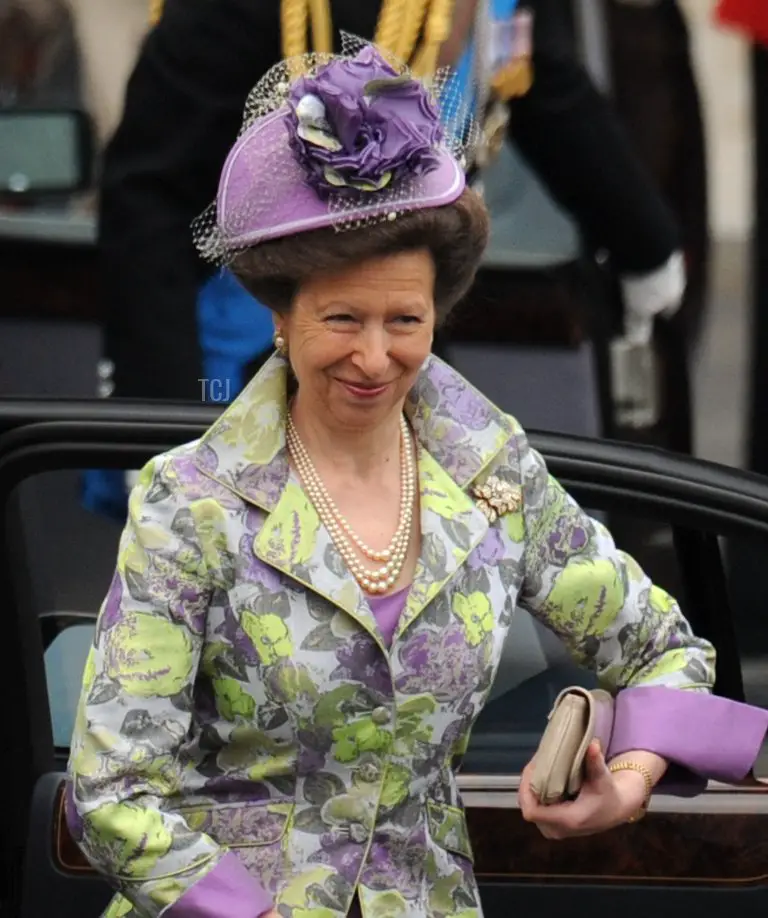 Anne, la Principessa Reale, arriva alla Porta Ovest dell'Abbazia di Westminster per il matrimonio del principe William e Kate Middleton a Londra il 29 aprile 2011