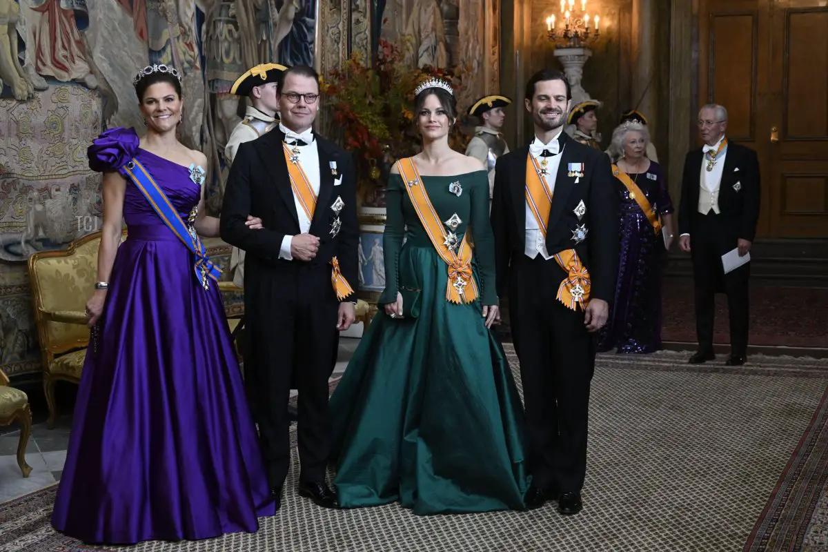 La Principessa Vittoria, il Principe Daniel, la Principessa Sofia e il Principe Carl Philip arrivano per una cena di gala per la coppia reale olandese al Palazzo Reale