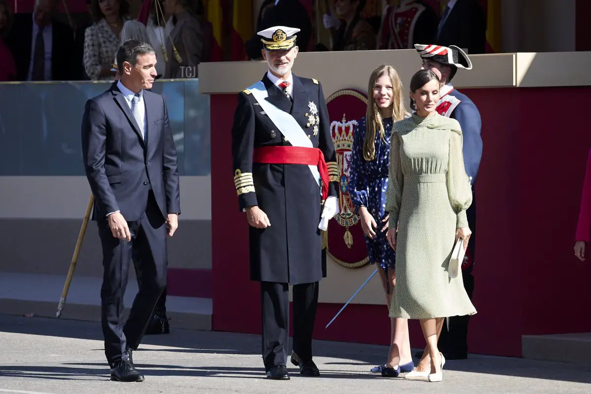 Il Primo Ministro Pedro Sanchez, Re Felipe VI di Spagna, Principessa Sofia di Spagna e Regina Letizia di Spagna assistono alla Sfilata Militare della Giornata Nazionale il 12 ottobre 2022 a Madrid, Spagna