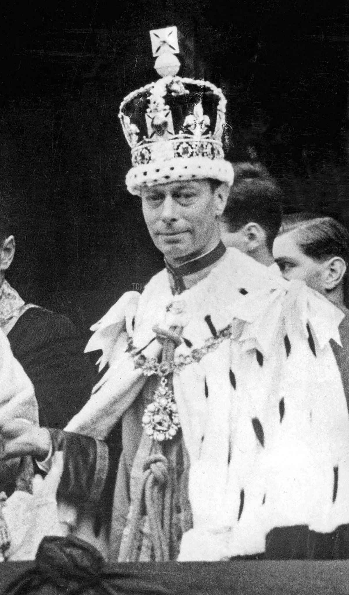 Immagine scattata nel 1937 a Buckingham Palace a Londra che mostra la famiglia reale sul balcone dopo la cerimonia di incoronazione