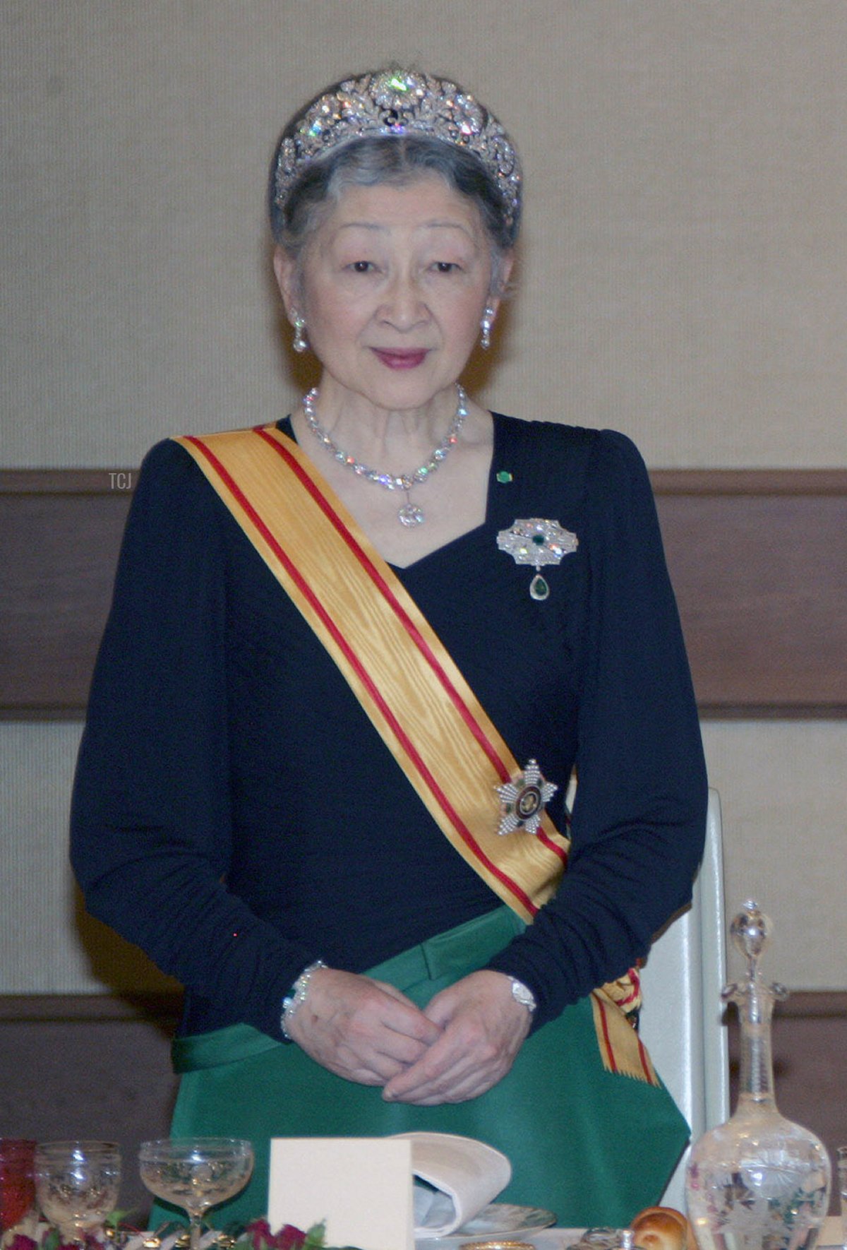 Il re del Marocco Mohammed VI (centro), l'imperatore giapponese Akihito (destra) e l'imperatrice Michiko (sinistra) partecipano a un banchetto reale ospitato dall'Imperatore Akihito al Palazzo Imperiale di Tokyo, 28 novembre 2005