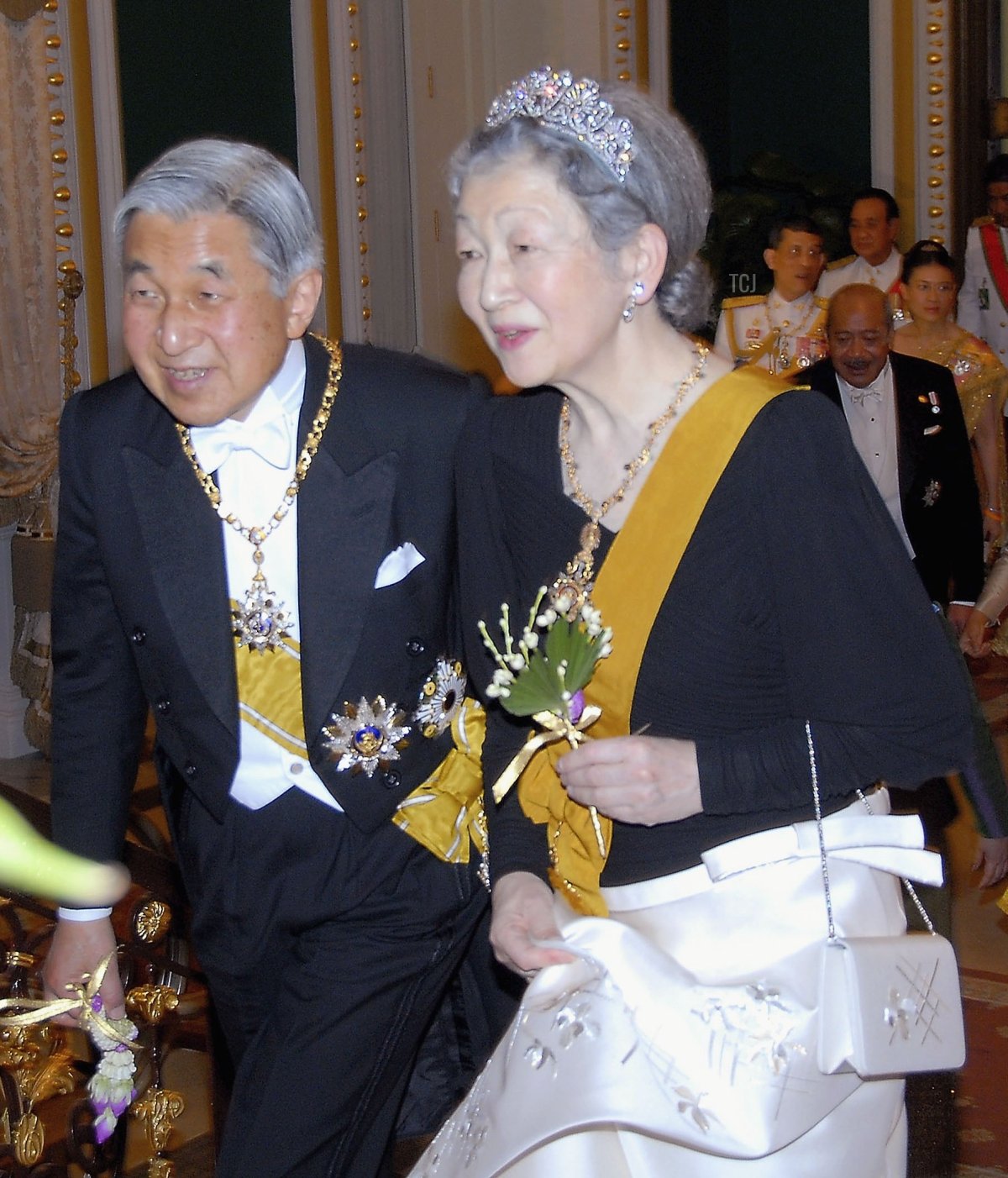 L'Imperatore Akihito del Giappone (L) e l'Imperatrice Michiko del Giappone partecipano al banchetto reale al Palazzo d'Oro il 13 giugno 2006 a Bangkok