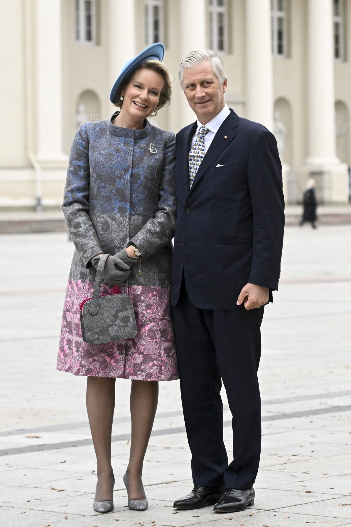 La regina Mathilde del Belgio e il re Filippo - Filippo del Belgio posano per il fotografo durante la visita di stato ufficiale della coppia reale belga nella Repubblica di Lituania, lunedì 24 ottobre 2022, a Vilnius