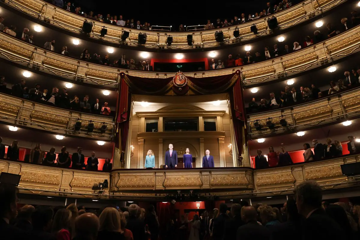 Il re Felipe VI di Spagna e la regina Letizia di Spagna partecipano all'inaugurazione della stagione 2022/2023 al Teatro Reale il 24 ottobre 2022 a Madrid, Spagna