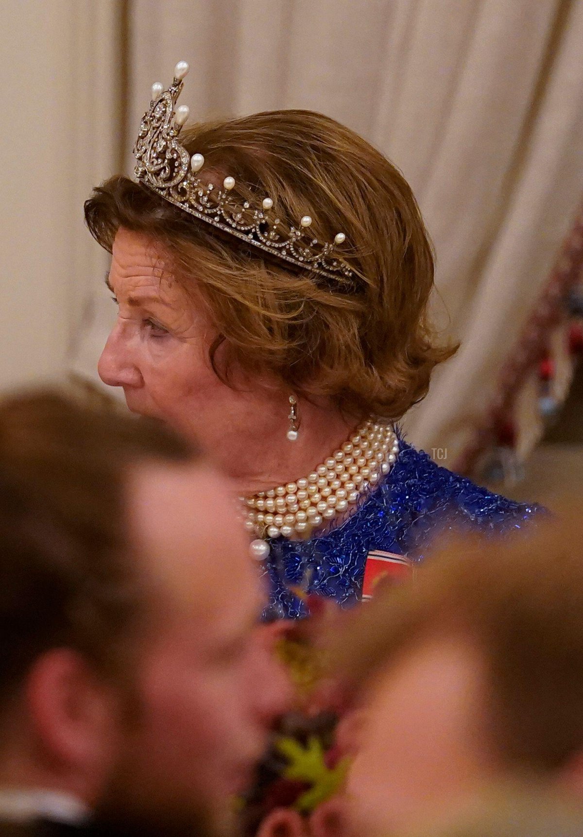 Il Primo Ministro Jonas Gahr Stoere (Partito Laburista) e la Regina Sonja durante la cena per i rappresentanti del Parlamento al Palazzo