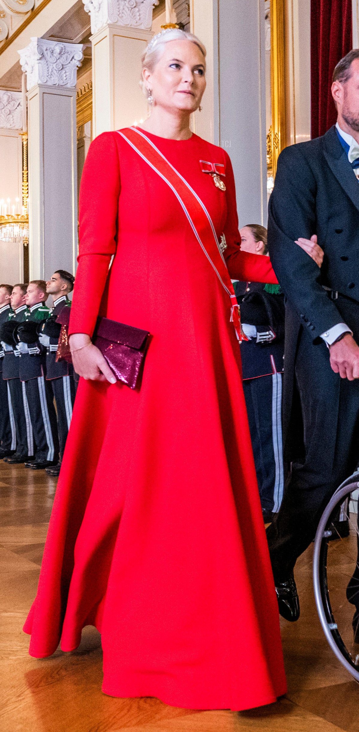 La Principessa Ereditaria Mette-Marit, il Principe Ereditaria Haakon e la Principessa Astrid in cammino verso la cena di gala al Palazzo giovedì sera