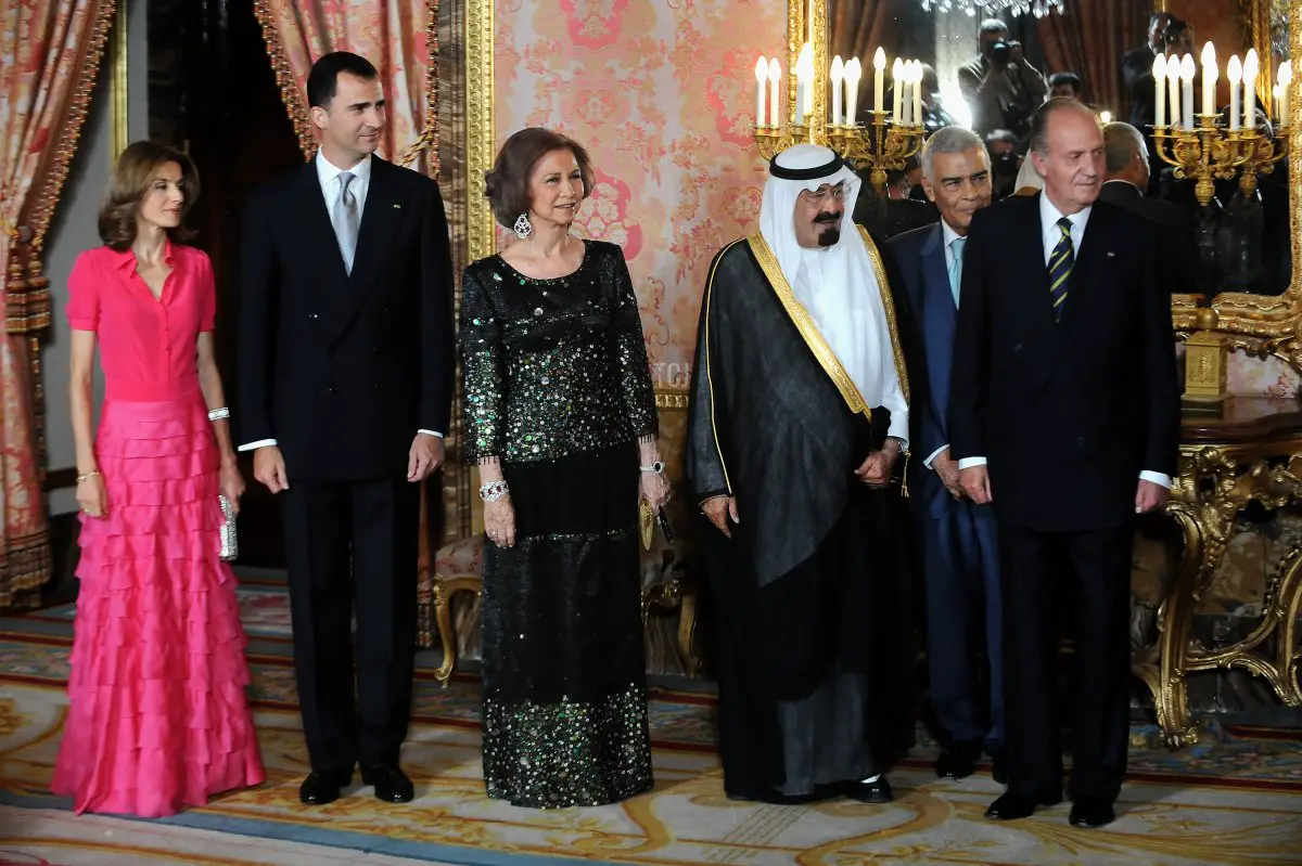 La Principessa Letizia, il Principe Felipe, la Regina Sofia, il Re Abdullah Bin Abdelaziz Al Saud dell'Arabia Saudita e il Re Juan Carlos di Spagna si incontrano il 15 luglio 2008 al Palazzo Reale di Madrid, Spagna