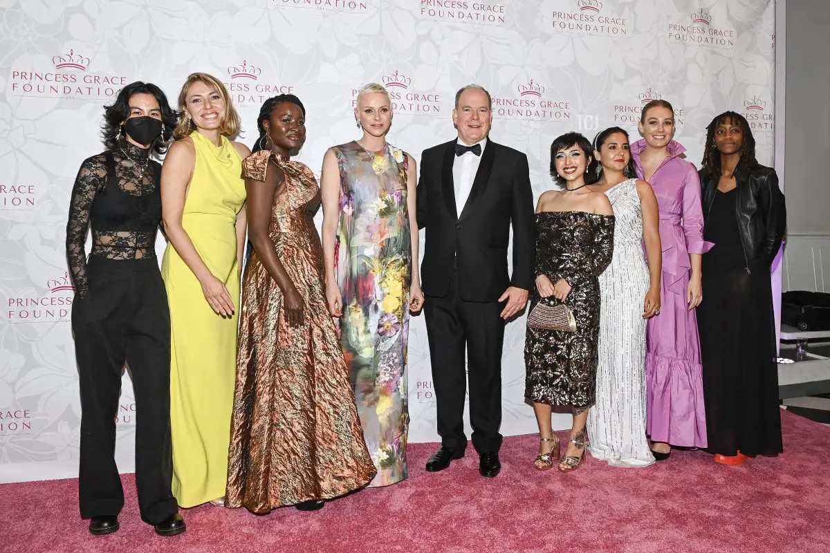 Jeanette Fantone, Katie Mathews, Jahmil Eady, Principessa Charlene di Monaco e il Principe Alberto II di Monaco, Río Castañeda, Diana Milena Ojeda Castellanos, Hazel McKibbin e Kelechi Agwuncha partecipano ai Premi Principessa Grace 2022 al 583 Park Avenue il 3 novembre 2022 a New York City