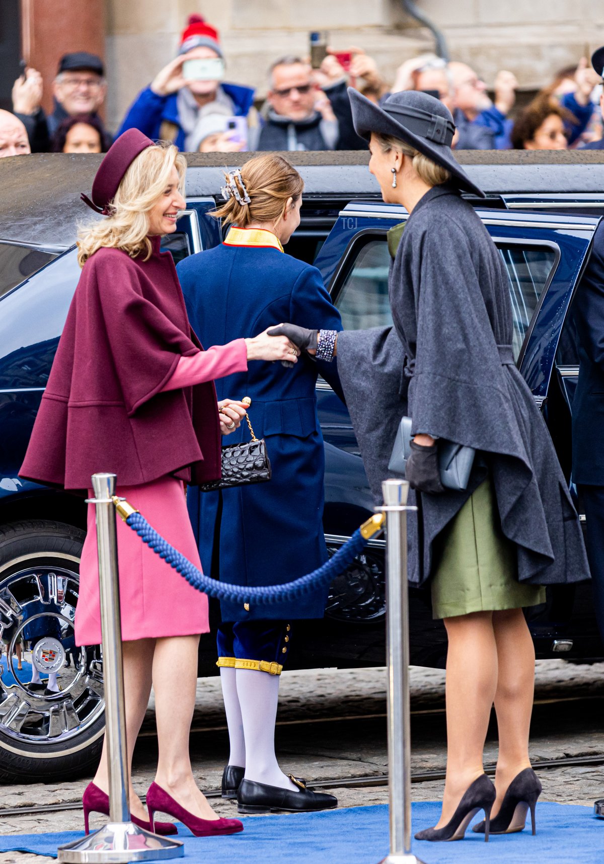 Il re Guglielmo-Alexander dei Paesi Bassi e la regina Massima accolgono il presidente Sergio Mattarella e sua figlia Laura Mattarella con una cerimonia ufficiale a Piazza Dam il 9 novembre 2022 ad Amsterdam, Paesi Bassi