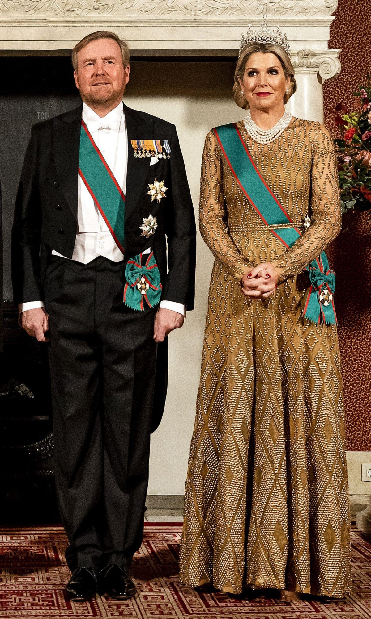 Il re Guglielmo-Alexander e la regina Massima posano per una foto di gruppo insieme al presidente italiano Sergio Mattarella e alla figlia Laura Mattarella