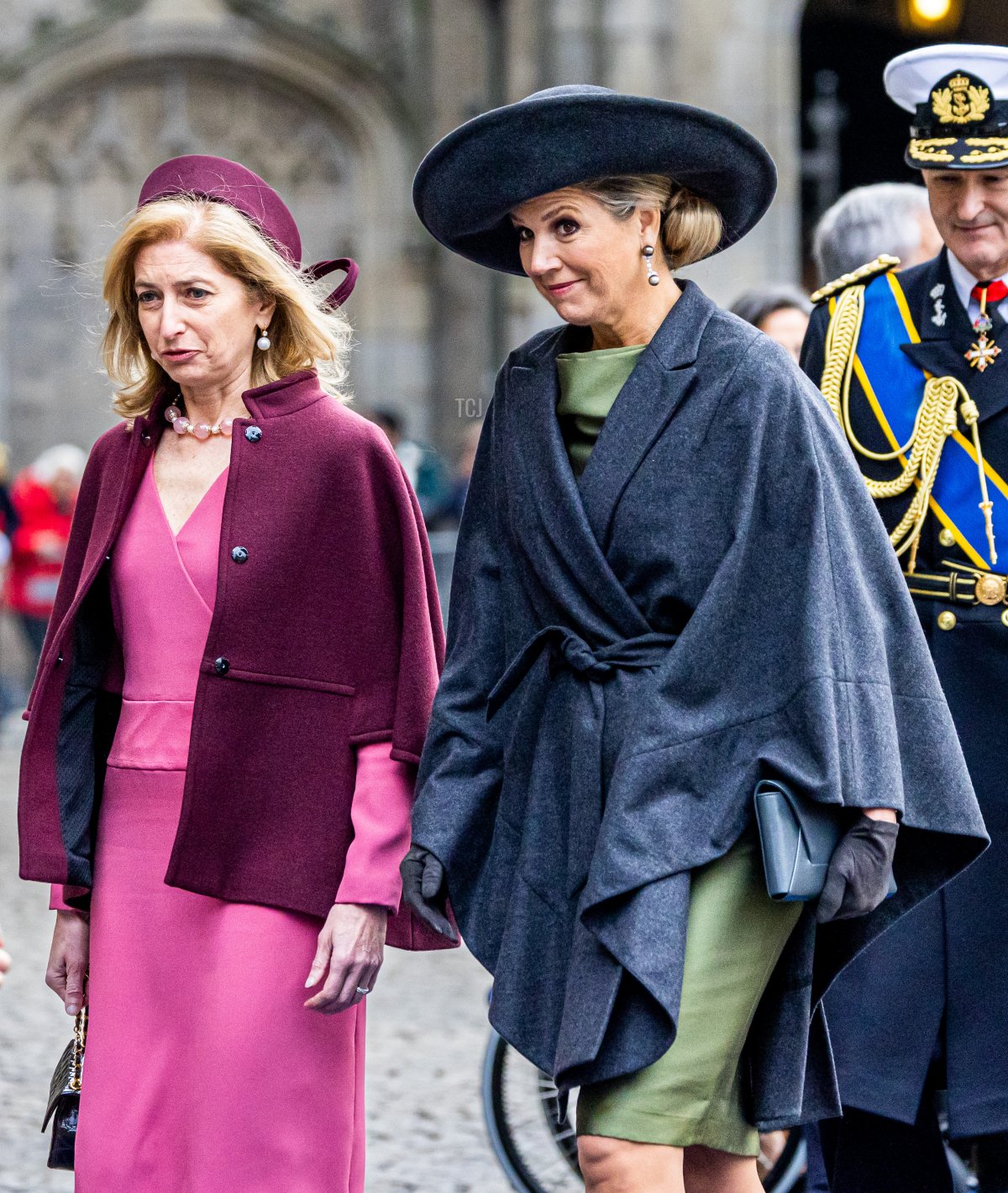 La regina Massima dei Paesi Bassi e la prima figlia italiana Laura Mattarella durante una cerimonia ufficiale di benvenuto per il presidente italiano a Piazza Dam il 9 novembre 2022 ad Amsterdam, Paesi Bassi