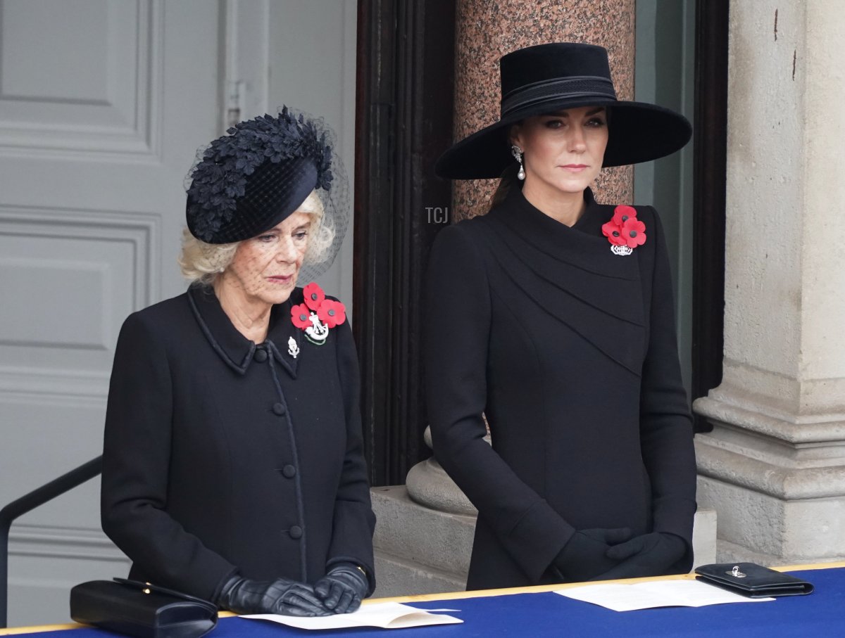 Camilla, Regina Consorte e Catherine, Principessa di Galles partecipano alla cerimonia di Remembrance Sunday al Cenotaph di Whitehall il 13 novembre 2022 a Londra, Inghilterra