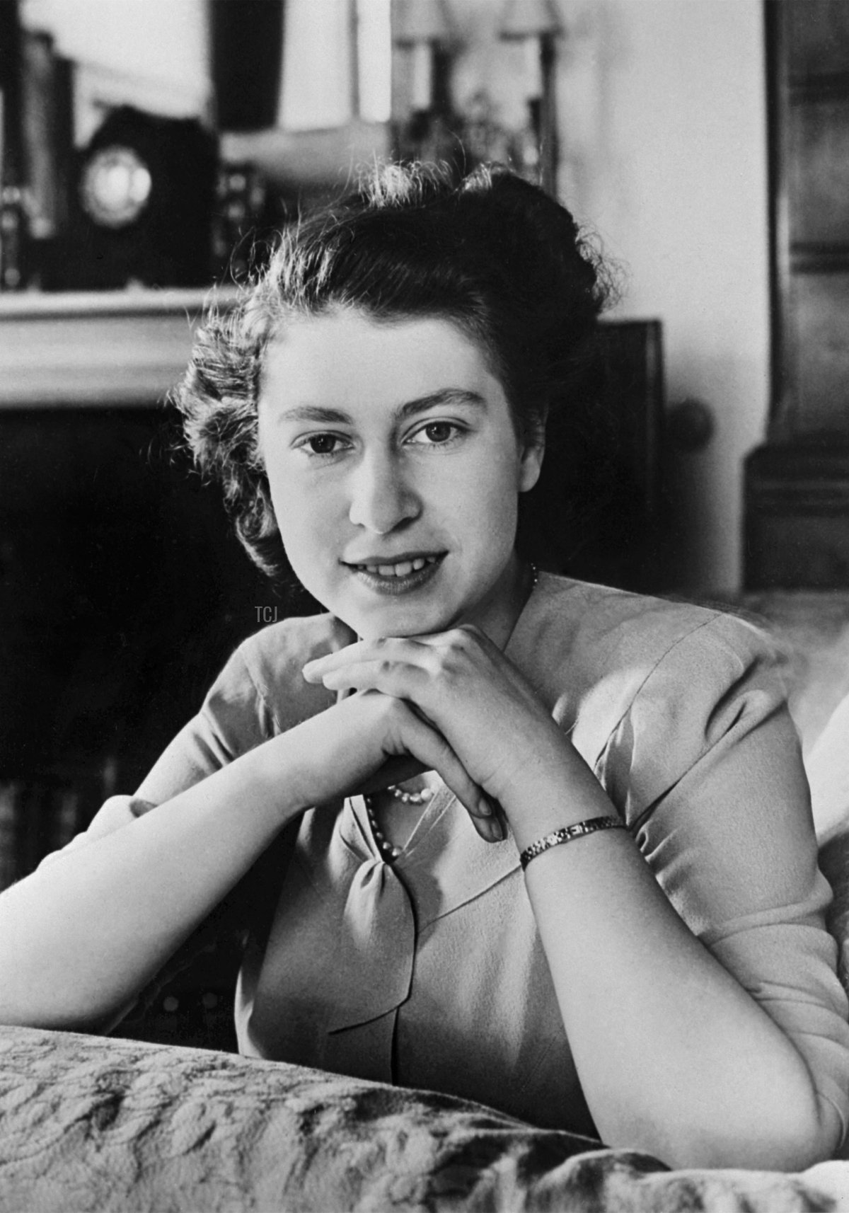 Ritratto ufficiale della Principessa Elizabeth di Gran Bretagna (futura Regina Elizabeth II) scattato tre giorni prima del suo 21esimo compleanno il 18 aprile 1947 a Londra