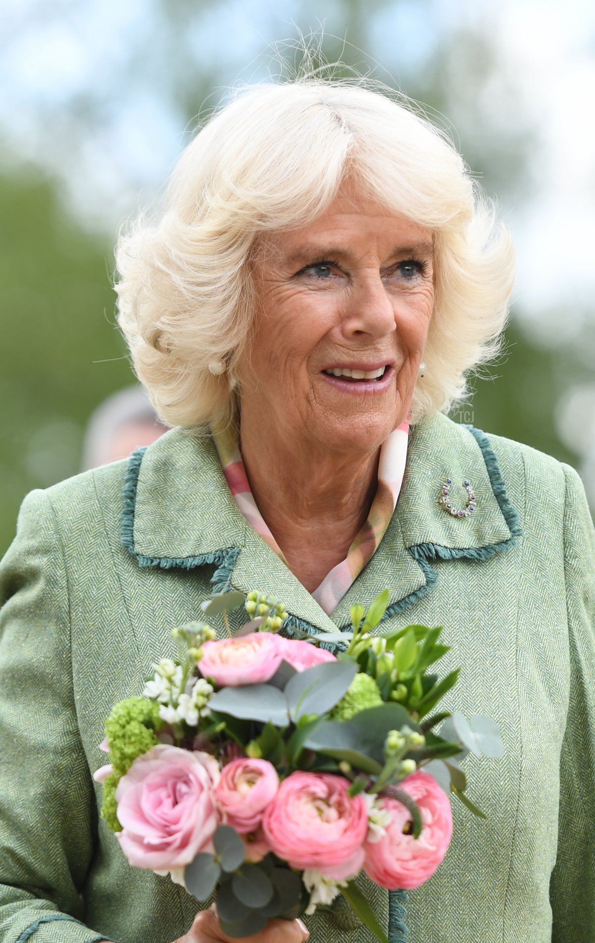 Camilla, duchessa di Cornovaglia durante una visita allo National Stud il 2 maggio 2019 a Newmarket, Inghilterra