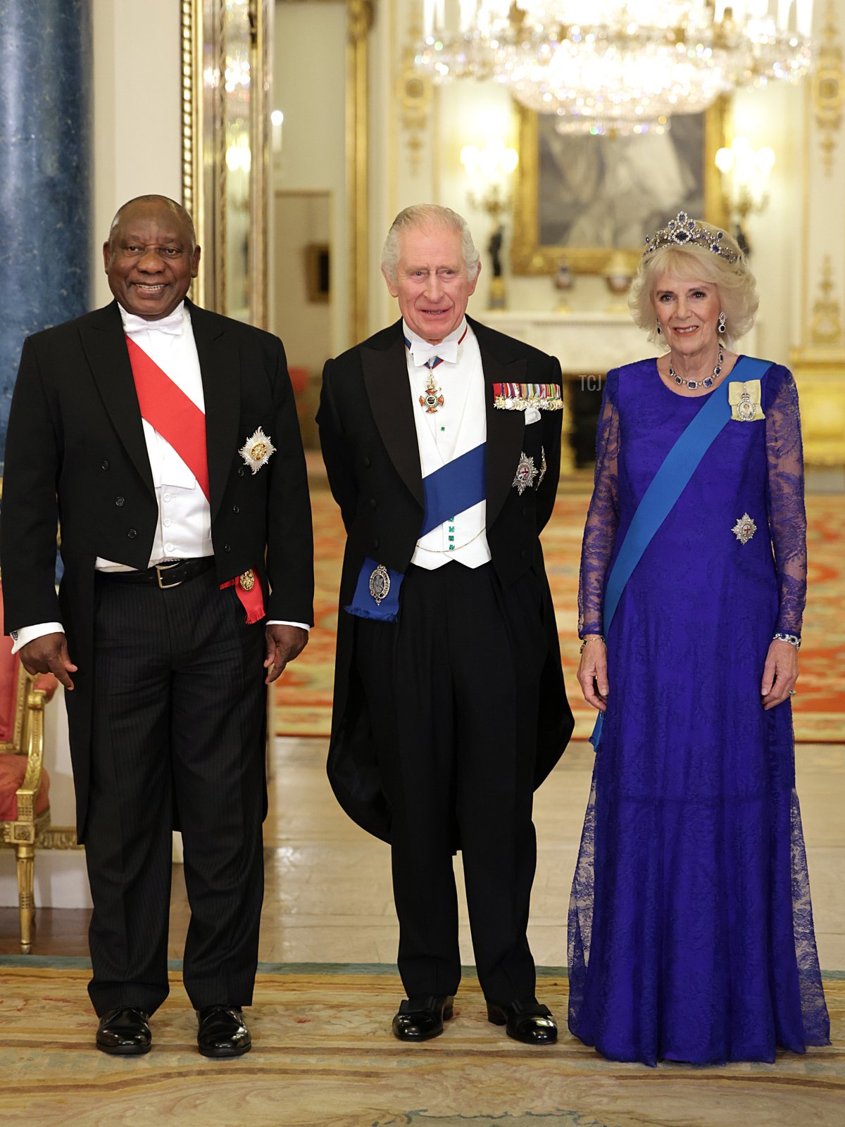 Il Presidente del Sud Africa, Cyril Ramaphosa, il Re Carlo III e Camilla, Regina Consorte durante il Banchetto di Stato a Buckingham Palace il 22 novembre 2022 a Londra, Inghilterra