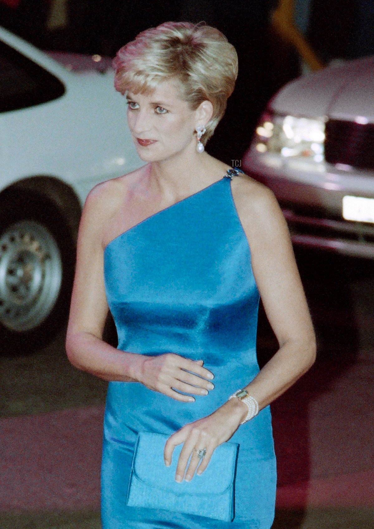 Diana, Principessa del Galles, arriva alla cena di gala del Victor Chang Cardiac Research Institute a Sydney il 31 ottobre 1996 per il suo primo impegno in Australia