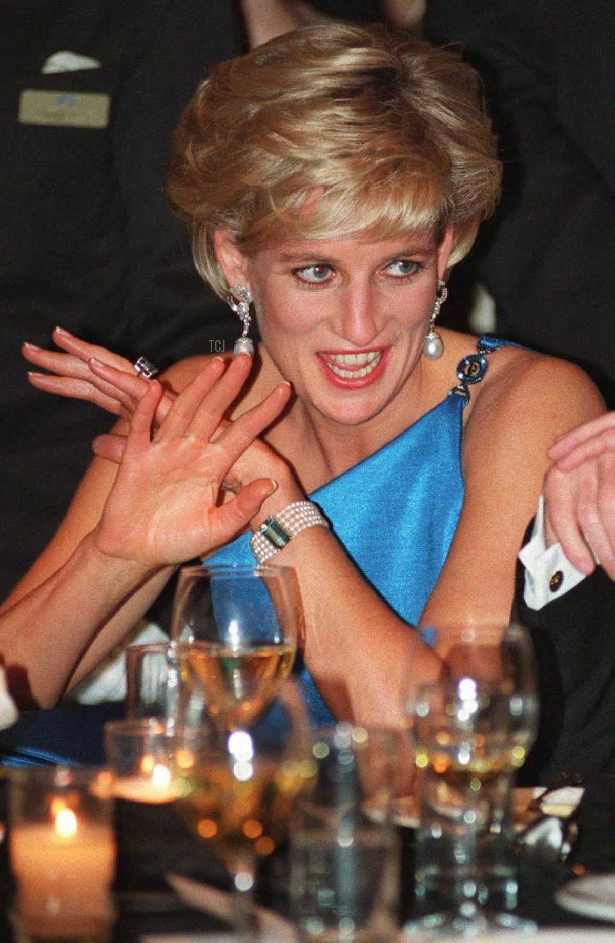 Diana, Principessa del Galles, conversa durante la cena di raccolta fondi del Victor Chang Cardiac Research Institute a Sydney il 31 ottobre 1996