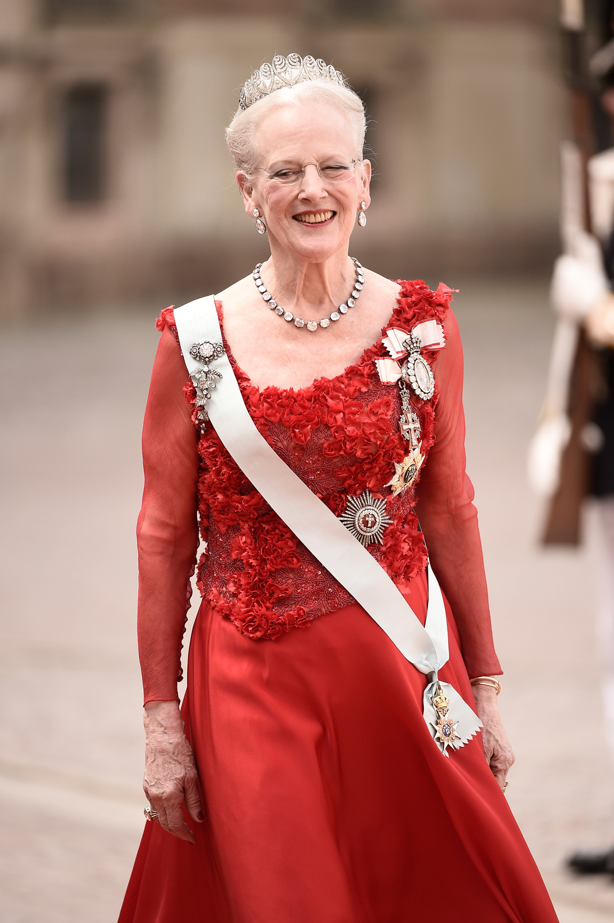 La Regina Margrethe II di Danimarca partecipa al matrimonio reale del Principe Carl Filippo e della Principessa Sofia a Stoccolma il 13 giugno 2015 (Ian Gavan/Getty Images)