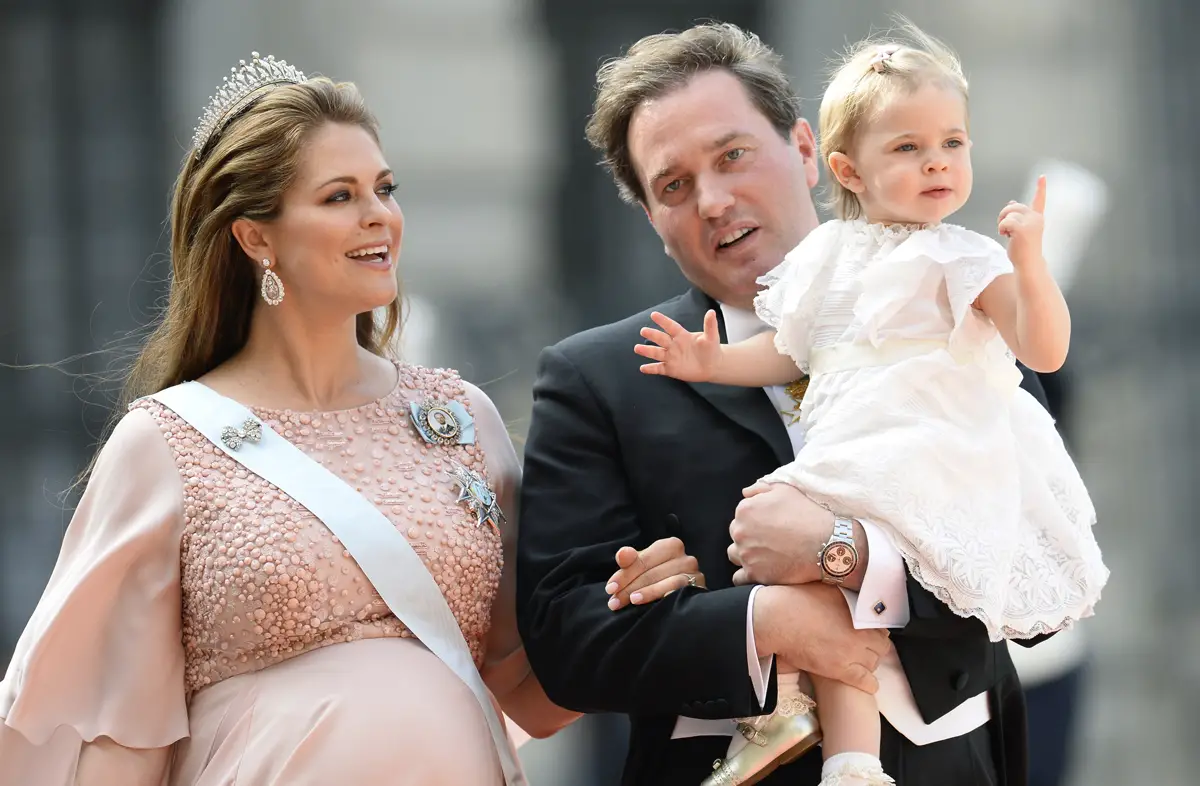 La Principessa Madeleine di Svezia, Christopher O'Neill e la Principessa Leonore partecipano al matrimonio reale del Principe Carl Philip e della Principessa Sofia a Stoccolma il 13 Giugno 2015 (JONATHAN NACKSTRAND/AFP/Getty Images)