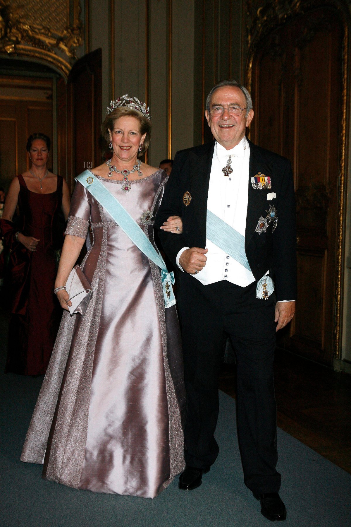 Re Costantino e Regina Anna-Maria di Grecia arrivano per un concerto dato al Palazzo di Stoccolma oggi come parte del 60° compleanno di Re Carl XVI Gustaf di Svezia a Stoccolma il 30 aprile 2006