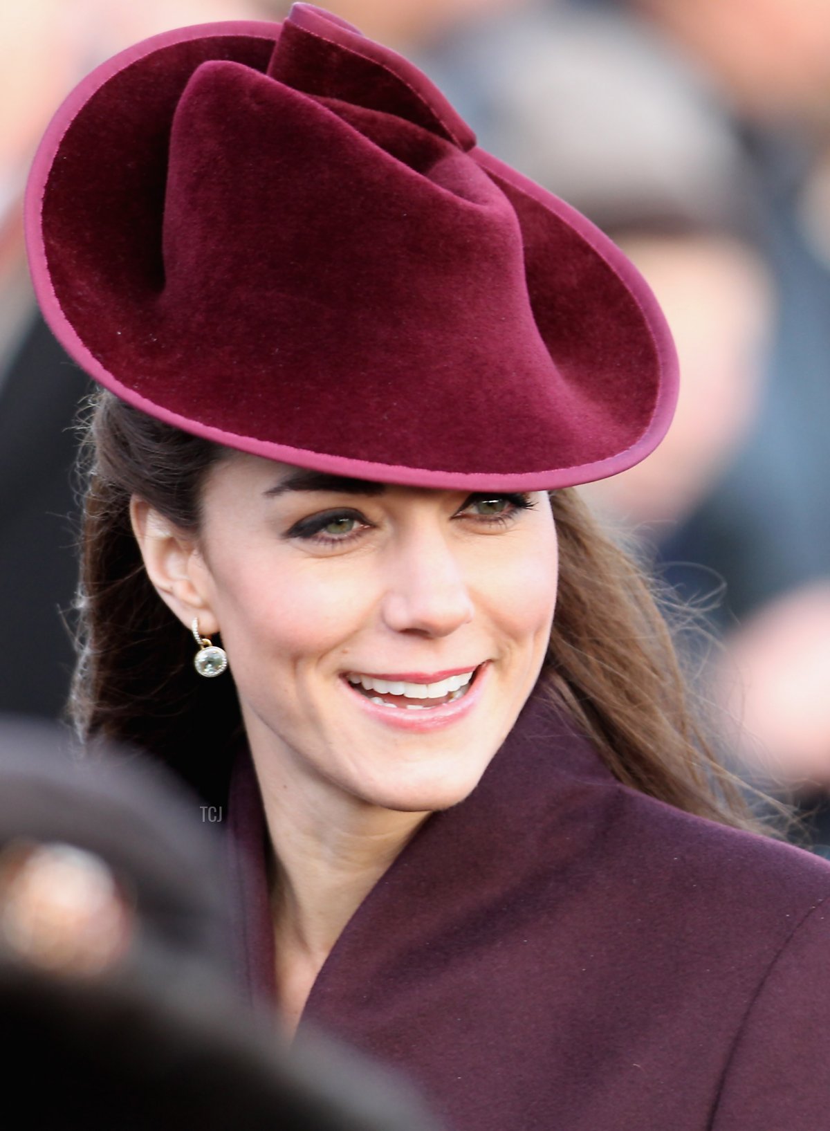 Catherine, Duchessa di Cambridge si dirige verso la Chiesa di Sandringham per il tradizionale servizio di Natale il 25 dicembre 2011 a King's Lynn, Inghilterra