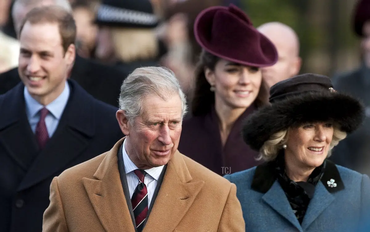 Il Principe Carlo e Camilla, Duchessa di Cornovaglia, Catherine, Duchessa di Cambridge e il Principe William arrivano per partecipare al servizio religioso natalizio della famiglia reale presso la Chiesa di St Mary a Sandringham, Norfolk, Inghilterra orientale, il 25 dicembre 2011