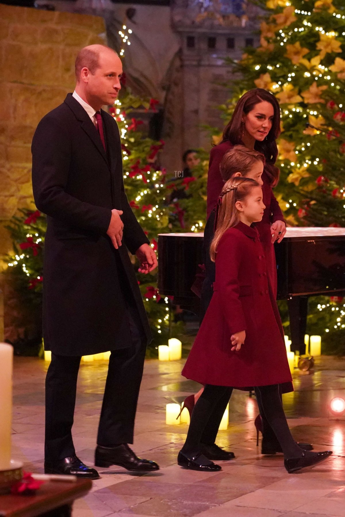 Britain's Prince William, Prince of Wales (L) and his wife Britain's Catherine, Princess of Wales (R) arrive with their children Britain's Princess Charlotte of Wales (2nd L) and Britain's Prince George of Wales (2nd R), to attend the 'Together At Christmas Carol Service' at Westminster Abbey, in London, on December 15, 2022