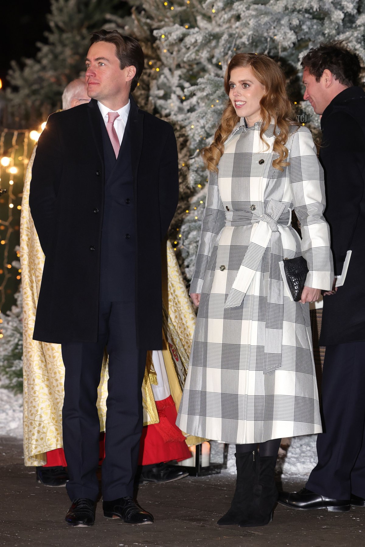 Princess Beatrice and Edoardo Mapelli Mozzi depart after the 'Together at Christmas' Carol Service at Westminster Abbey on December 15, 2022 in London, England