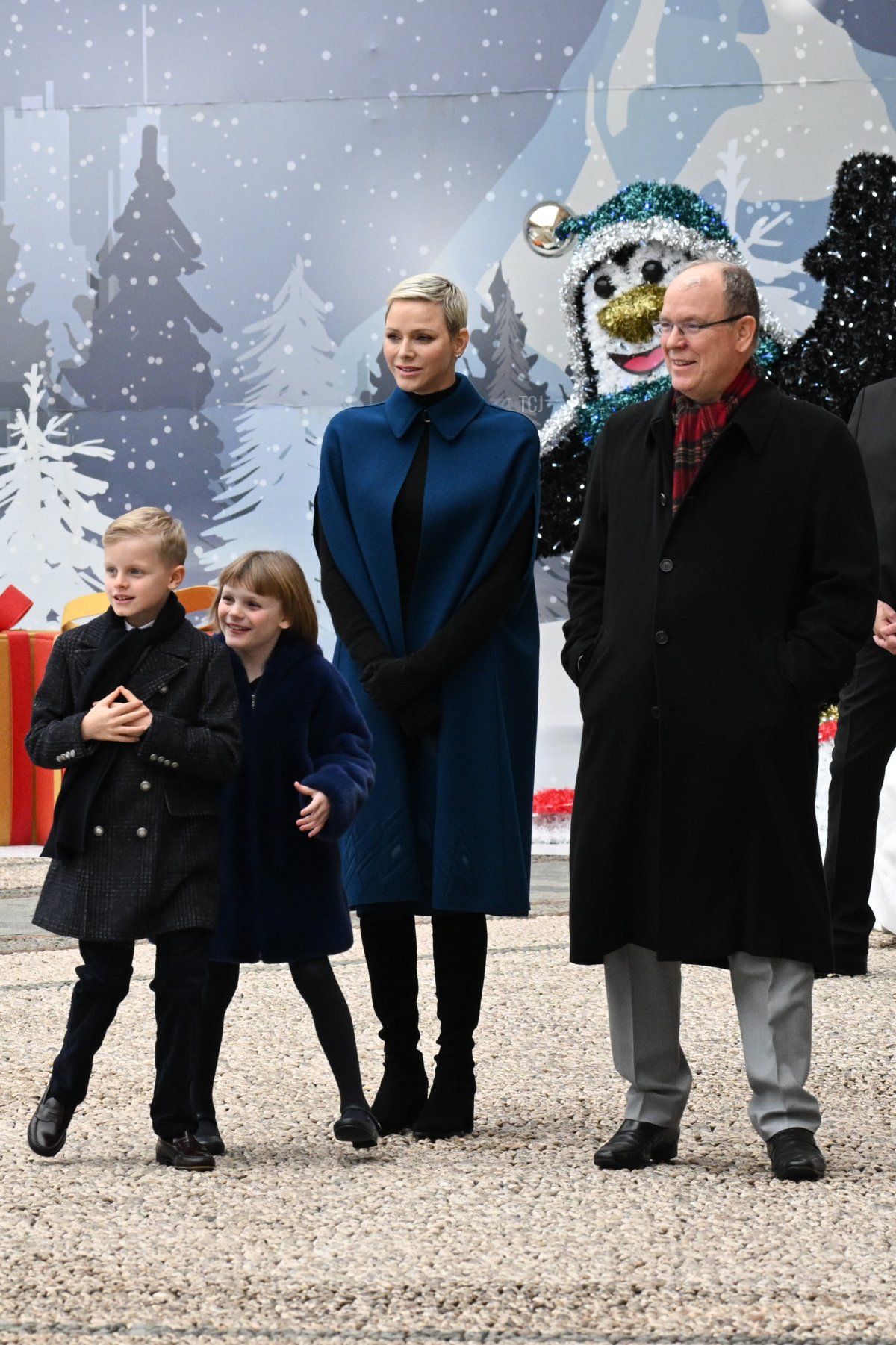 La Principessa Charlene di Monaco, il Principe Alberto II di Monaco, il Principe Jacques di Monaco e la Principessa Gabriella di Monaco partecipano all'albero di Natale al Palazzo di Monaco il 14 dicembre 2022