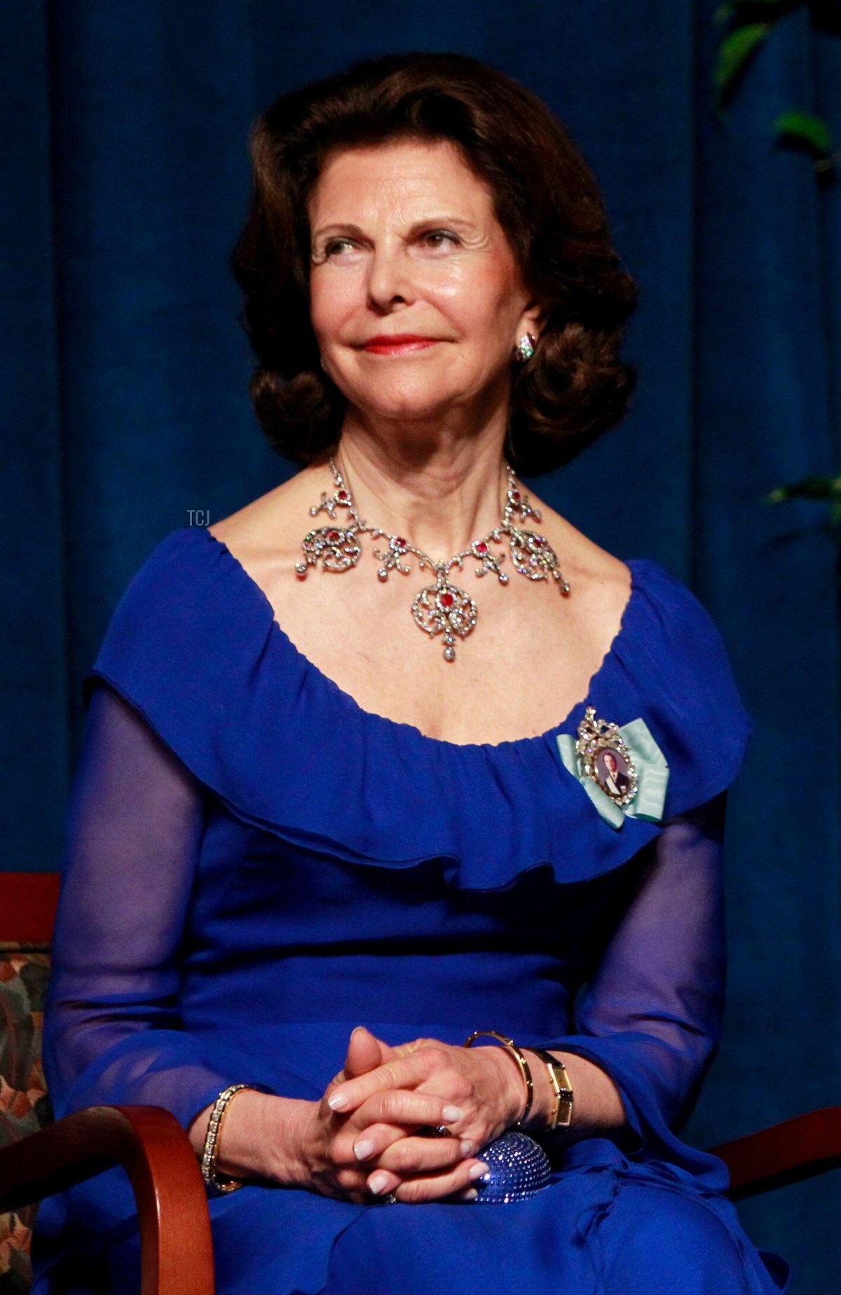 Il re Carl XVI Gustaf di Svezia (a destra) e la regina Silvia ascoltano discorsi durante una cena di gala per celebrare il 375° anniversario della fondazione della colonia New Sweden a Wilmington, Delaware, l'11 maggio 2013