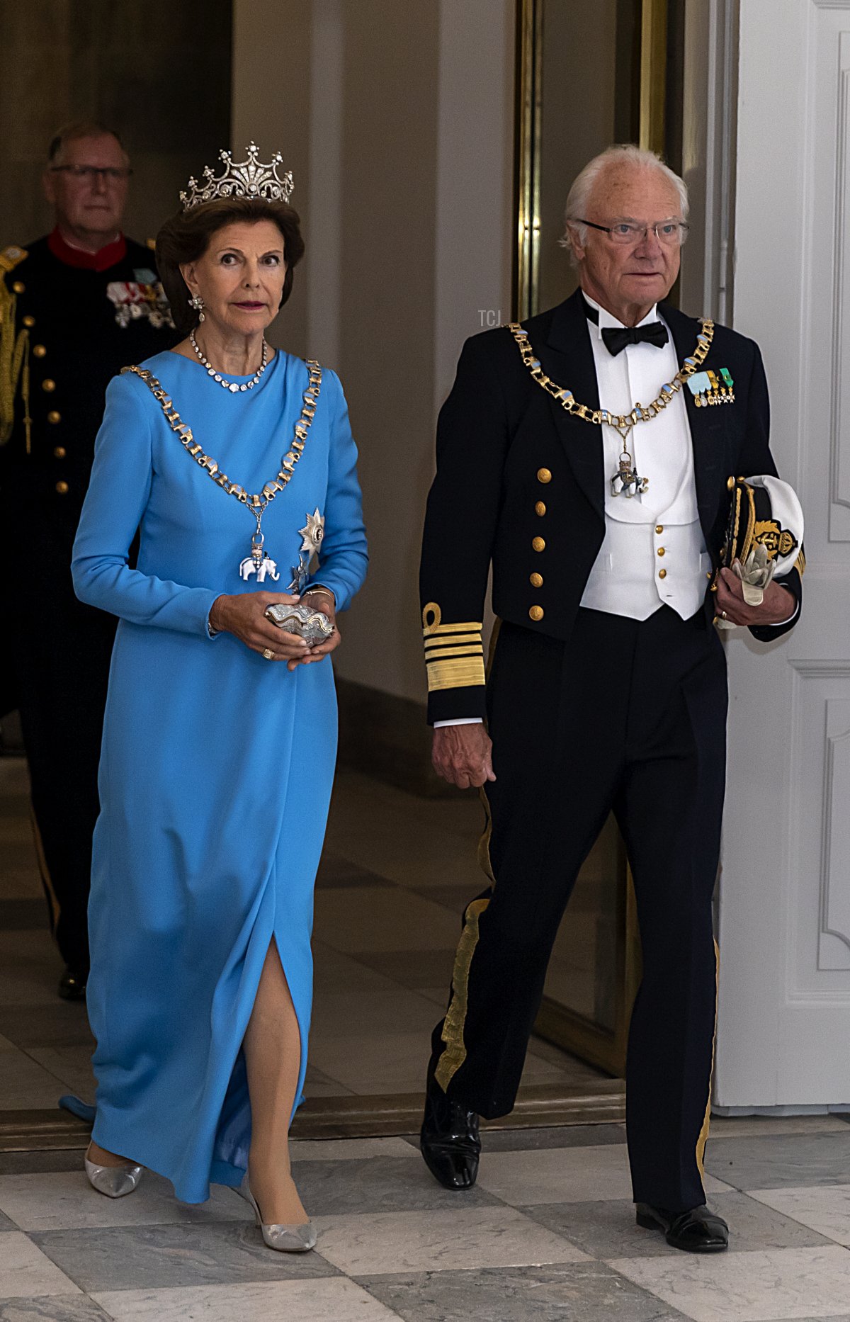 Il Re Carl XVI Gustaf e la Regina Silvia di Svezia arrivano al Palazzo di Christiansborg per una cena di gala in occasione del Giubileo d'Oro della Regina Margrethe II di Danimarca, l'11 settembre 2022 a Copenhagen (Ole Jensen/Getty Images)