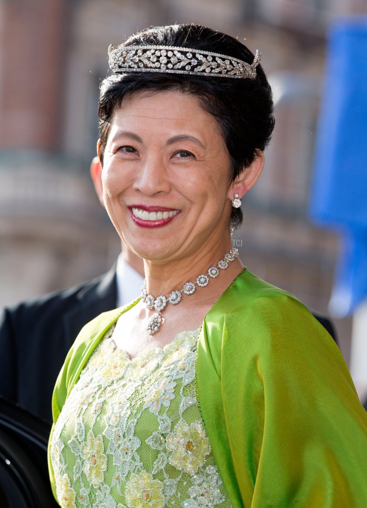 La Principessa Takamado del Giappone lascia il Grand Hotel per il banchetto al Palazzo Reale di Stoccolma in occasione del settantesimo compleanno del Re Carl XVI Gustaf di Svezia, 30 aprile 2016 (Patrick van Katwijk/DPA Picture Alliance/Alamy)