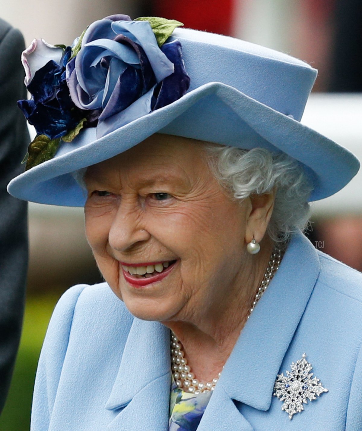 La Regina Elisabetta II di Gran Bretagna partecipa durante il primo giorno del Royal Ascot, ad Ascot, a ovest di Londra, il 18 Giugno 2019 (ADRIAN DENNIS/AFP via Getty Images)