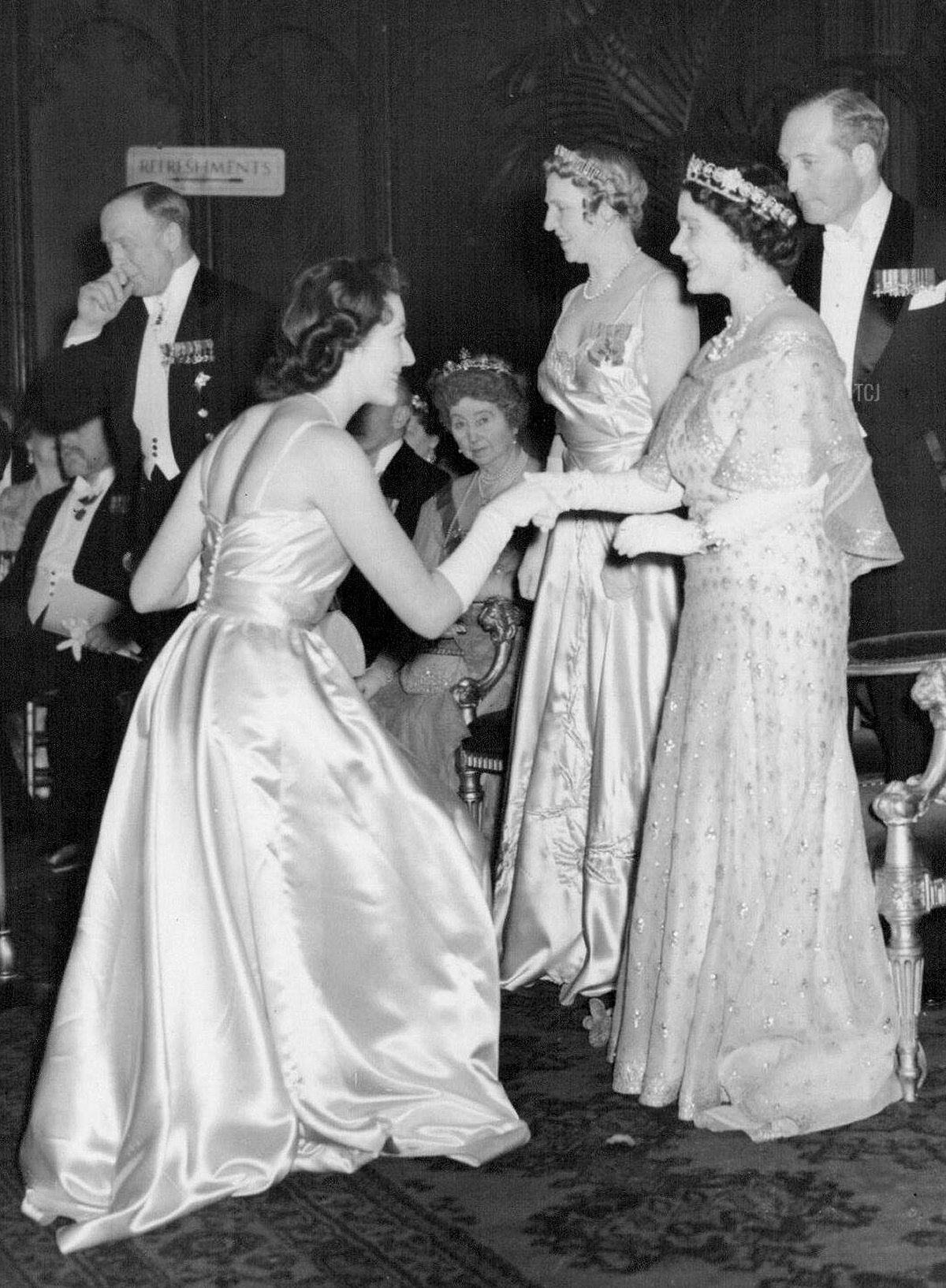 Regina Elisabetta (la regina madre), fotografata circa luglio 1939 (Sydney Morning Herald/SuperStock/Alamy)