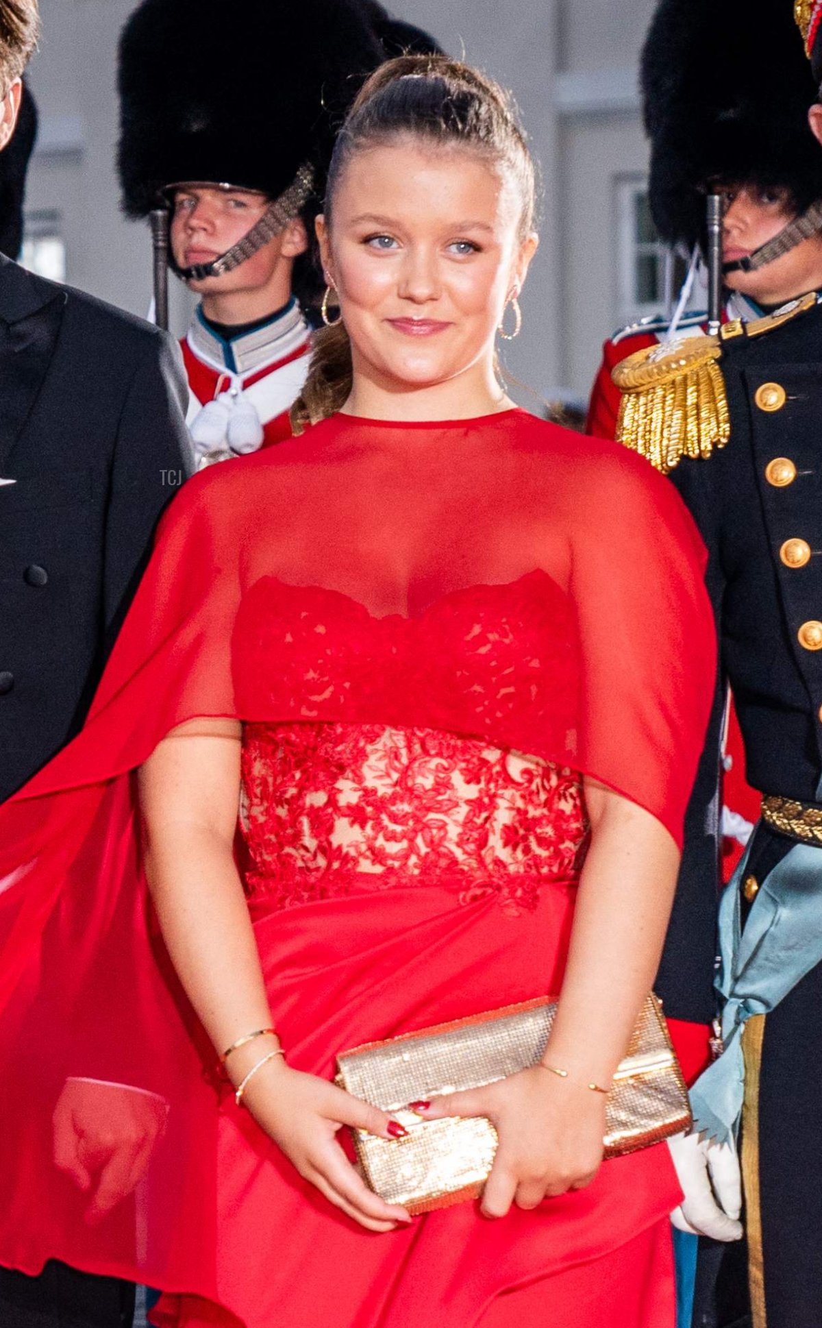 La Principessa Isabella di Danimarca arriva al Teatro Reale Danese a Copenaghen per partecipare al 50° anniversario dell'ascesa al trono della Regina Margrethe II di Danimarca il 10 settembre 2022 (IDA MARIE ODGAARD/Ritzau Scanpix/AFP via Getty Images)