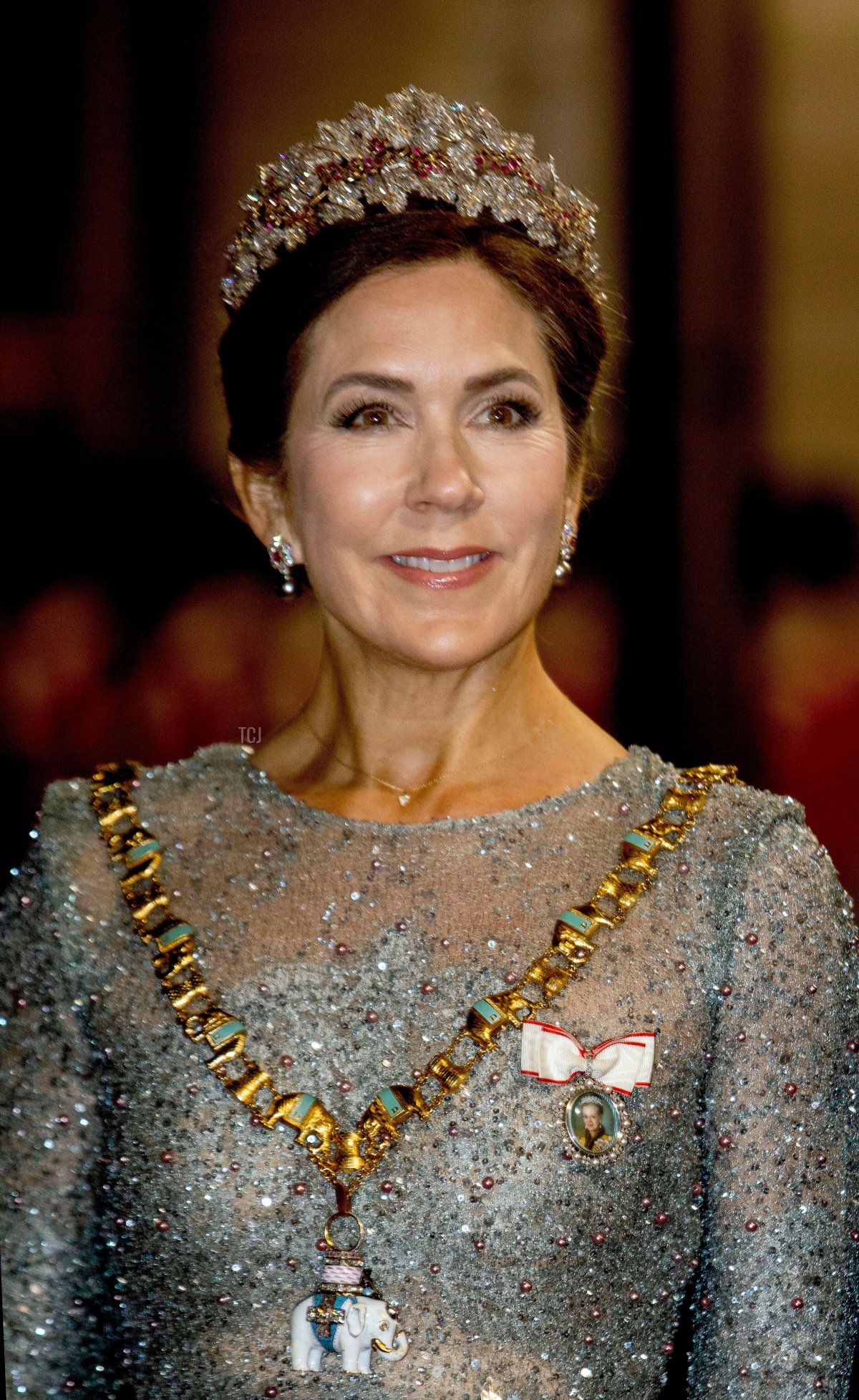 La Principessa Ereditaria Mary di Danimarca arriva al Palazzo di Amalienborg a Copenaghen, il 1° gennaio 2023, per partecipare alla ricezione di Capodanno (Albert Nieboer/DPA Picture Alliance/Alamy)