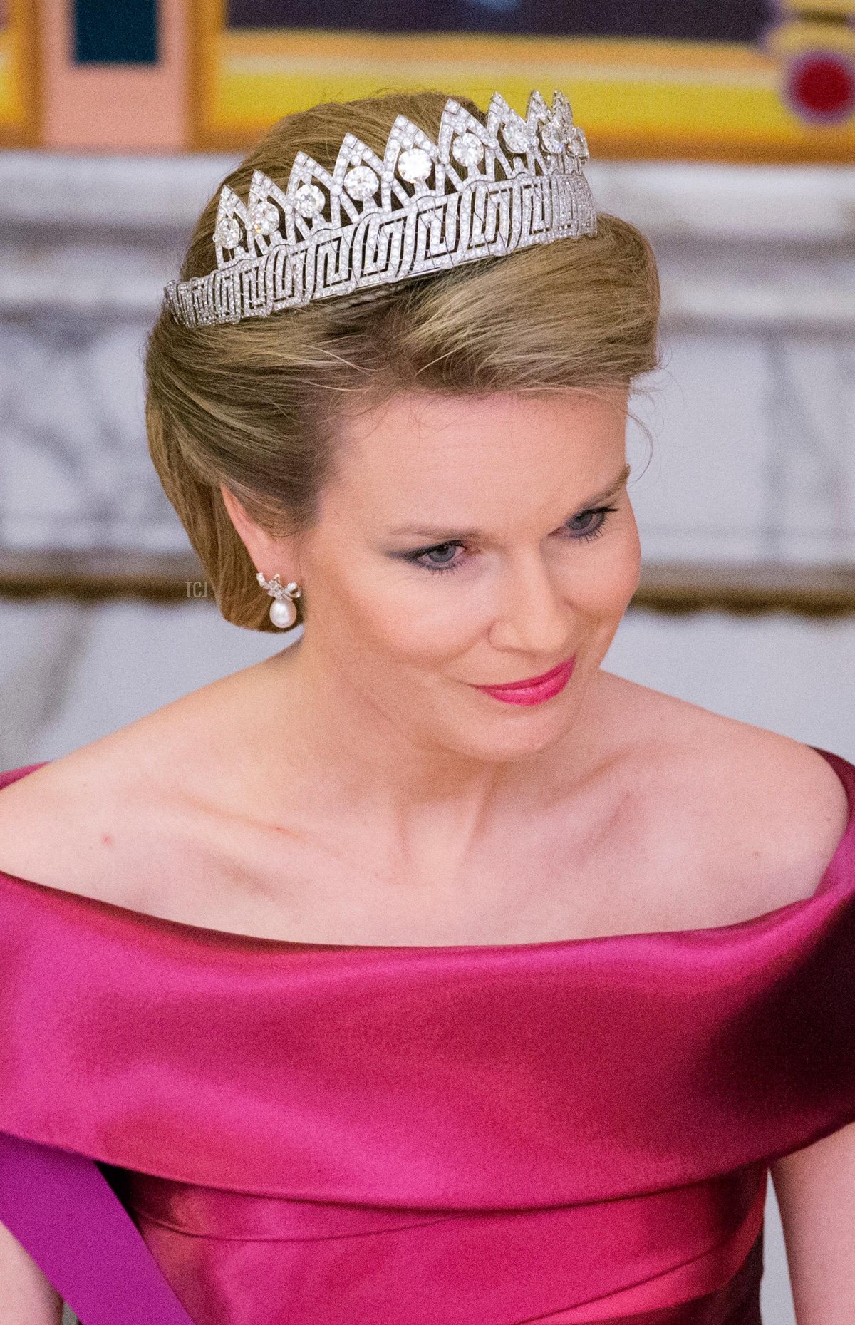 La regina Mathilde dei Belgi partecipa alla cena di gala per il 75° compleanno della regina danese Margrethe al Palazzo di Christiansborg a Copenaghen, Danimarca, 15 aprile 2015 (DPA Picture Alliance/Alamy)