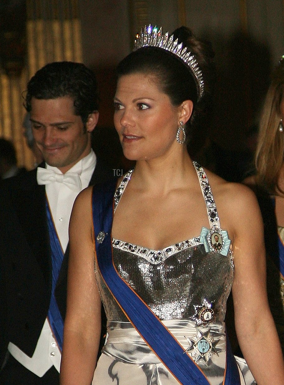 Il Principe Carl Philip e la Principessa Erika di Svezia arrivano a un banchetto di stato al Palazzo Reale di Stoccolma il primo giorno di una visita di stato di tre giorni del Granduca di Lussemburgo il 15 aprile 2008 a Stoccolma, Svezia (Dan Kitwood/Getty Images)