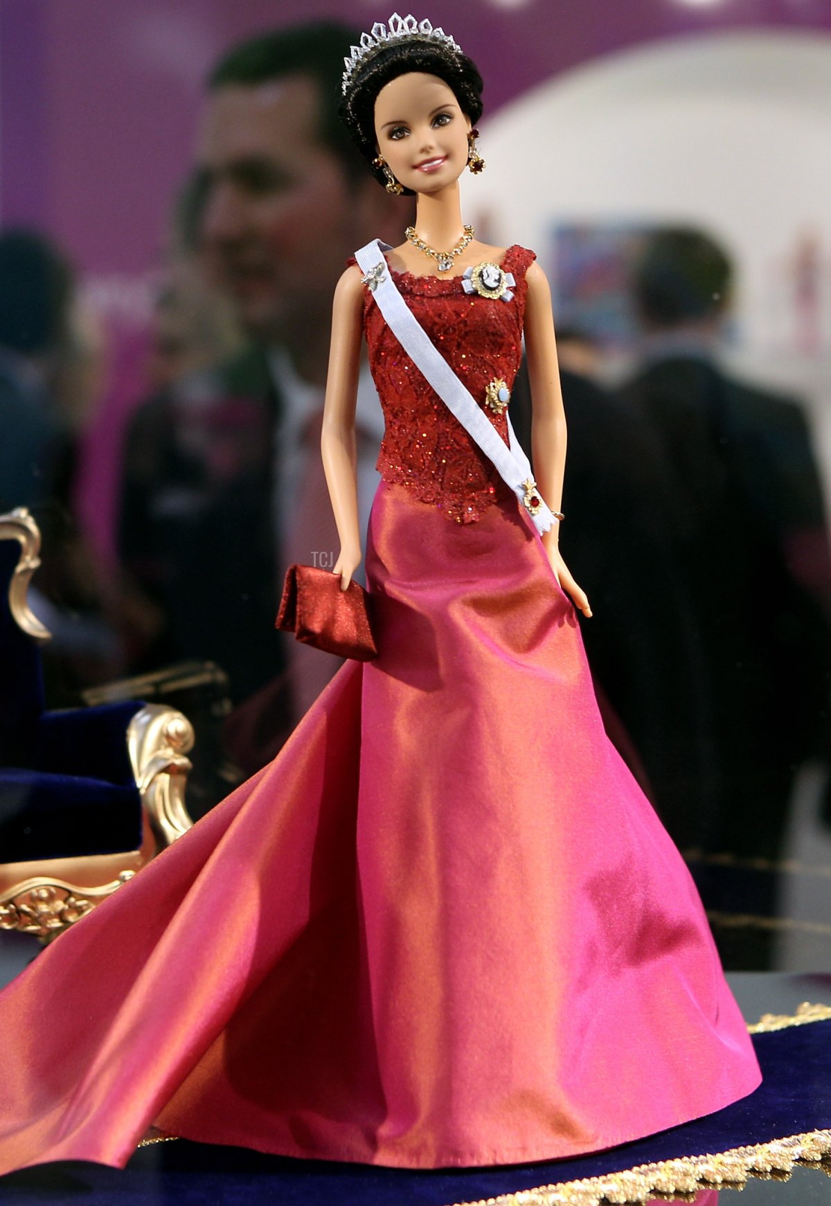 Una bambola Barbie che ritrae la Principessa Erika di Svezia è esposta durante la Fiera Internazionale del Giocattolo il 4 febbraio 2010 a Norimberga, Germania (Miguel Villagran/Getty Images)