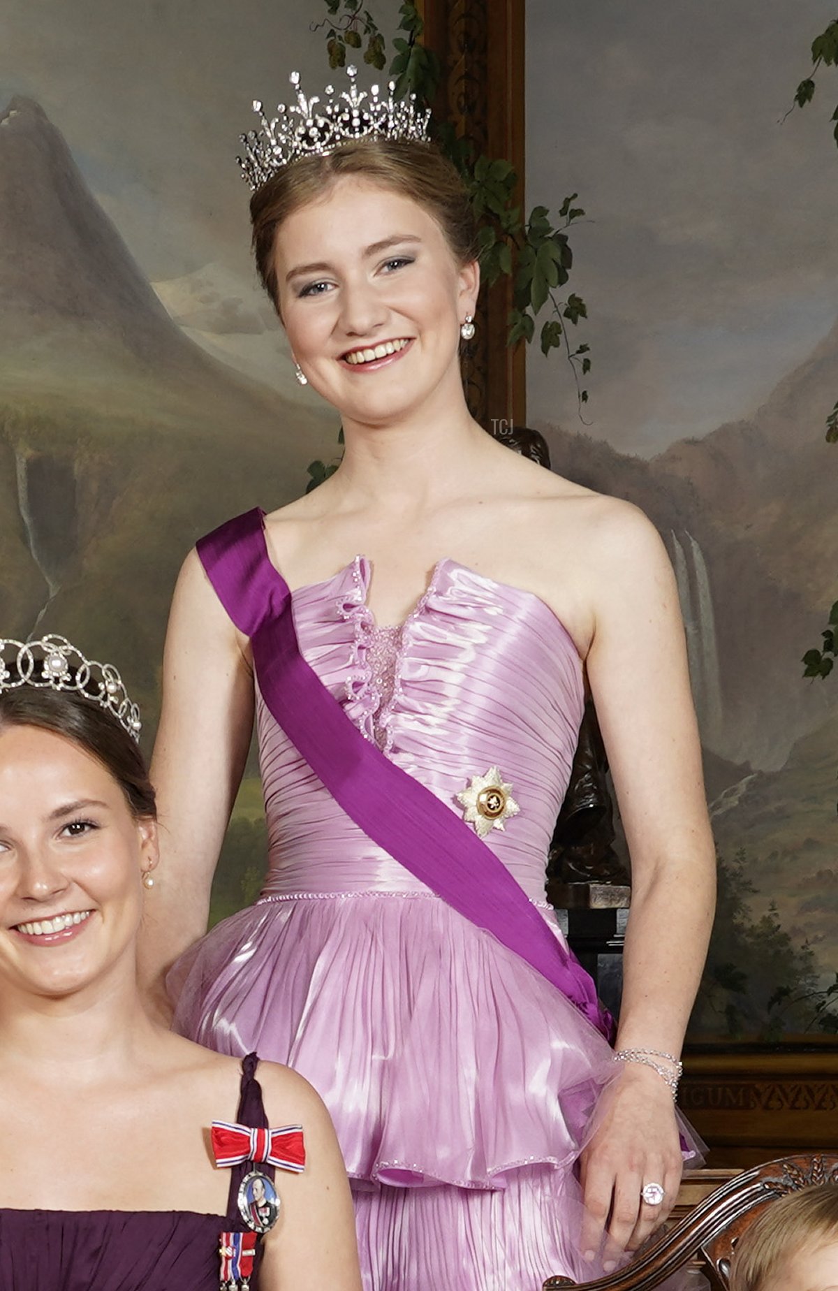 La principessa Elisabetta, duchessa di Brabante, ritratta durante i festeggiamenti per il diciottesimo compleanno della principessa Ingrid Alexandra di Norvegia a Oslo, giugno 2022 (LISE ASERUD/NTB/AFP via Getty Images)