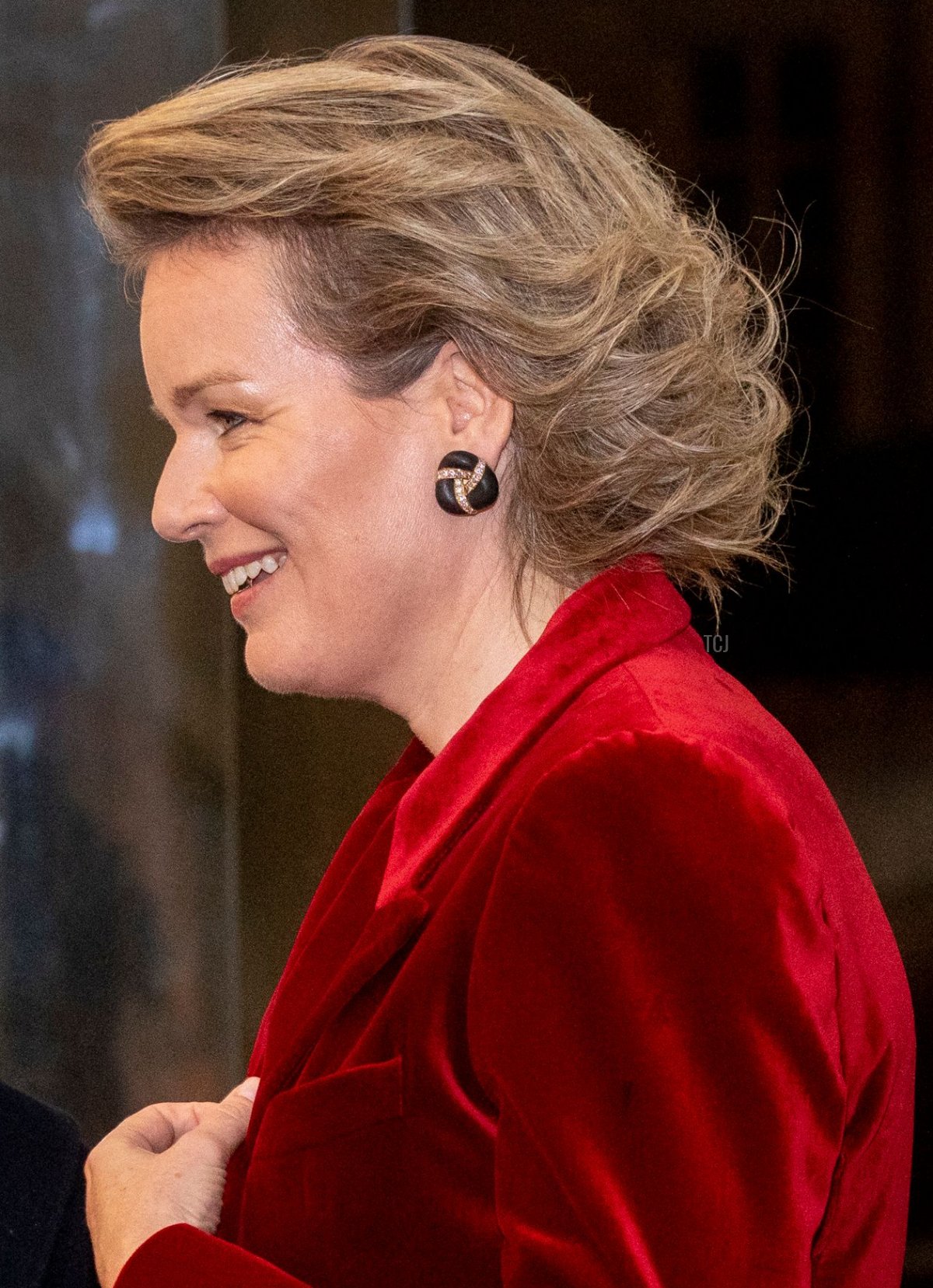 La regina Matilde del Belgio ritratta durante una cerimonia di premiazione e cena di gala in occasione del ventesimo anniversario di Missing Children Europe a Bruxelles, martedì 15 novembre 2022 (HATIM KAGHAT/BELGA MAG/AFP via Getty Images)