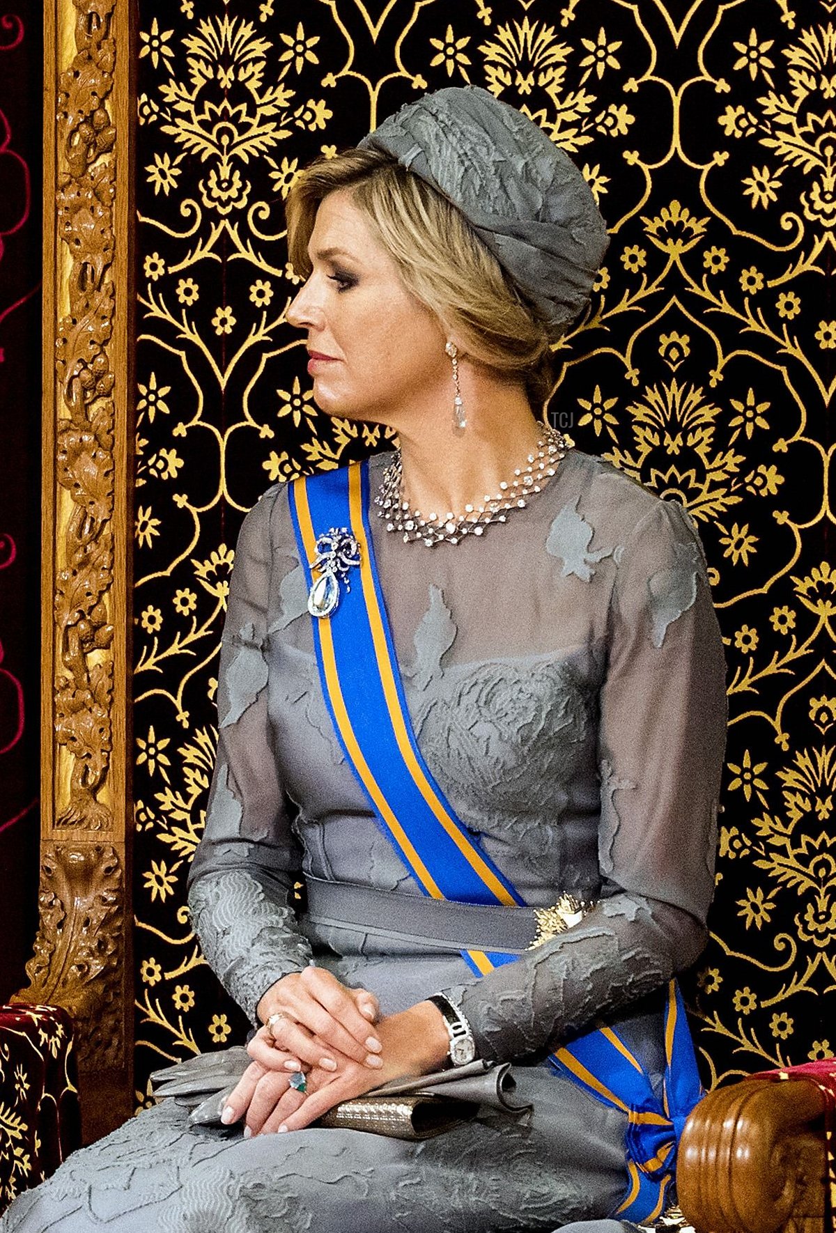 La Regina Maxima ascolta mentre il Re Willem-Alexander dei Paesi Bassi pronuncia il suo discorso dal trono nella Ridderzaal a Prinsjesdag all'Aia il 19 settembre 2017 (KOEN VAN WEEL/AFP via Getty Images)